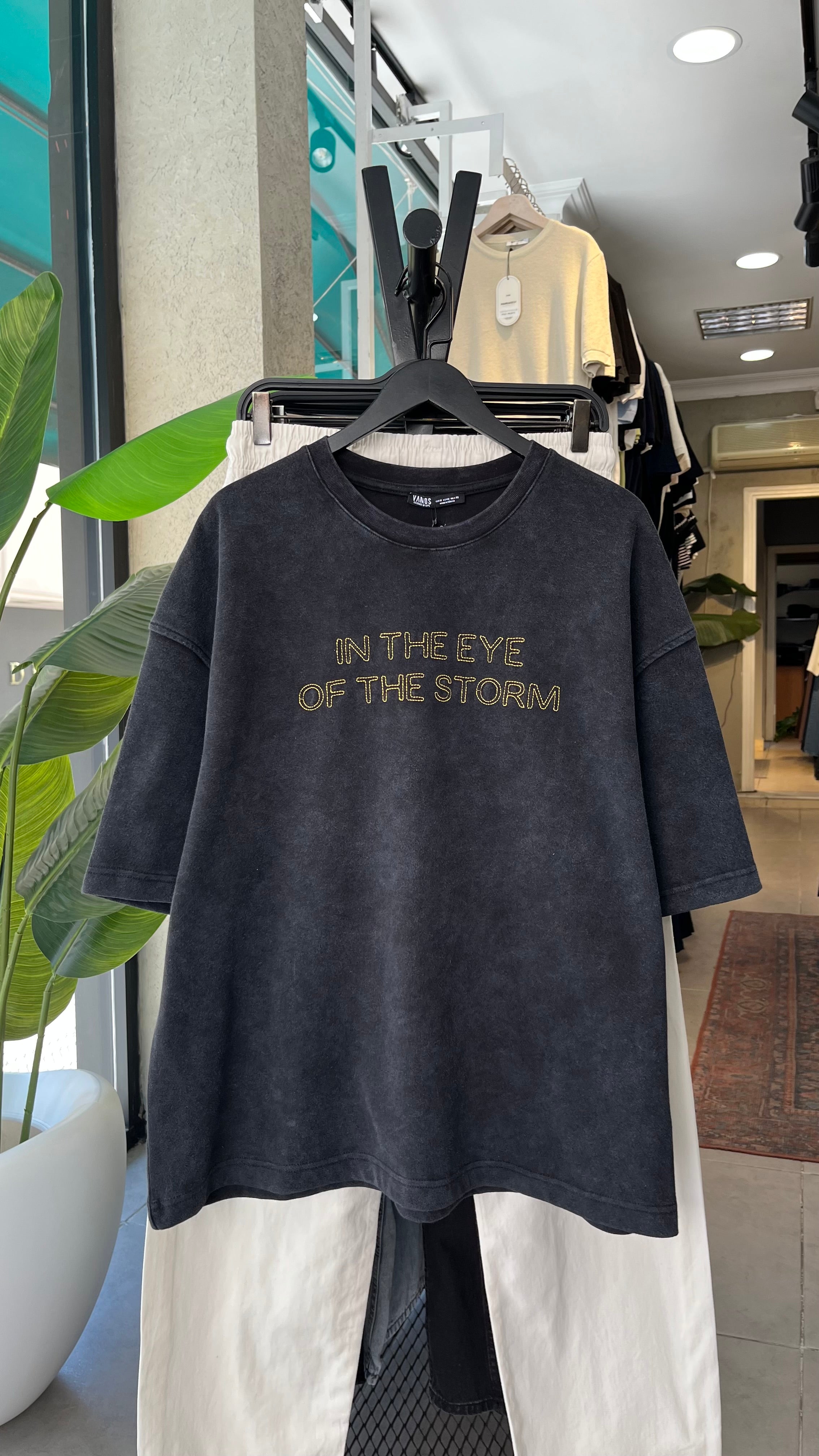 Oversize Siyah Yıkamalı Nakışlı Tshirt 9421