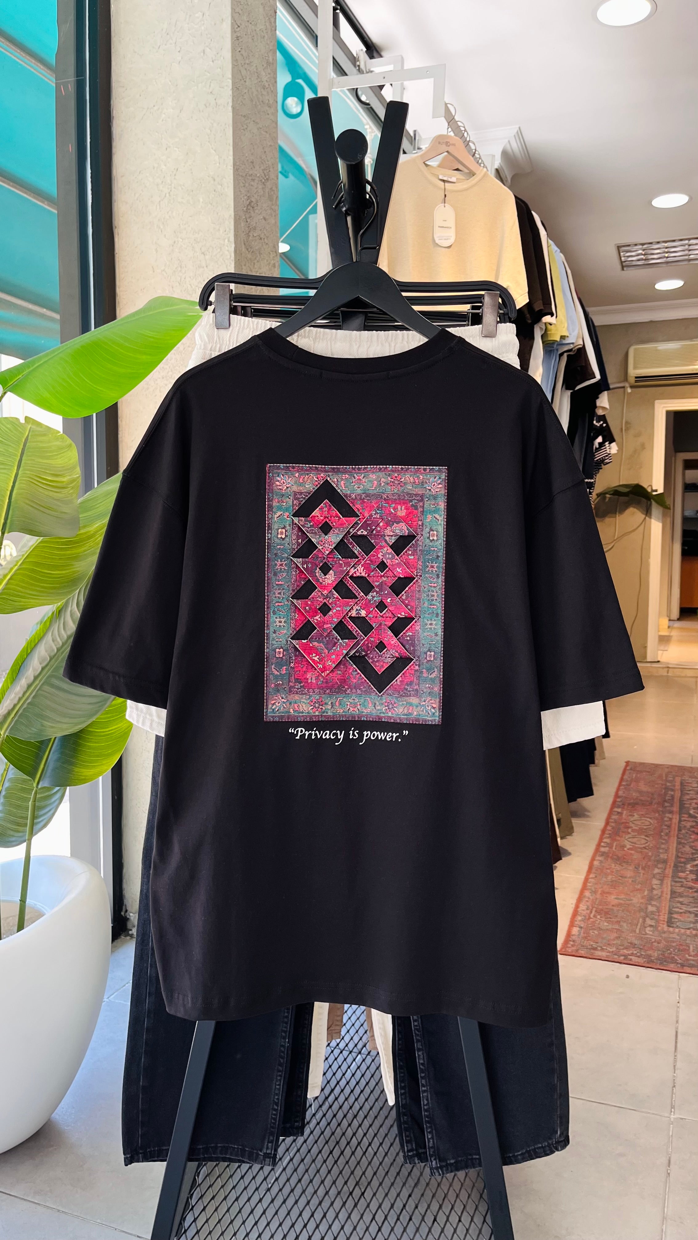 Oversize Siyah Sırt Patchli  Tshirt 9448