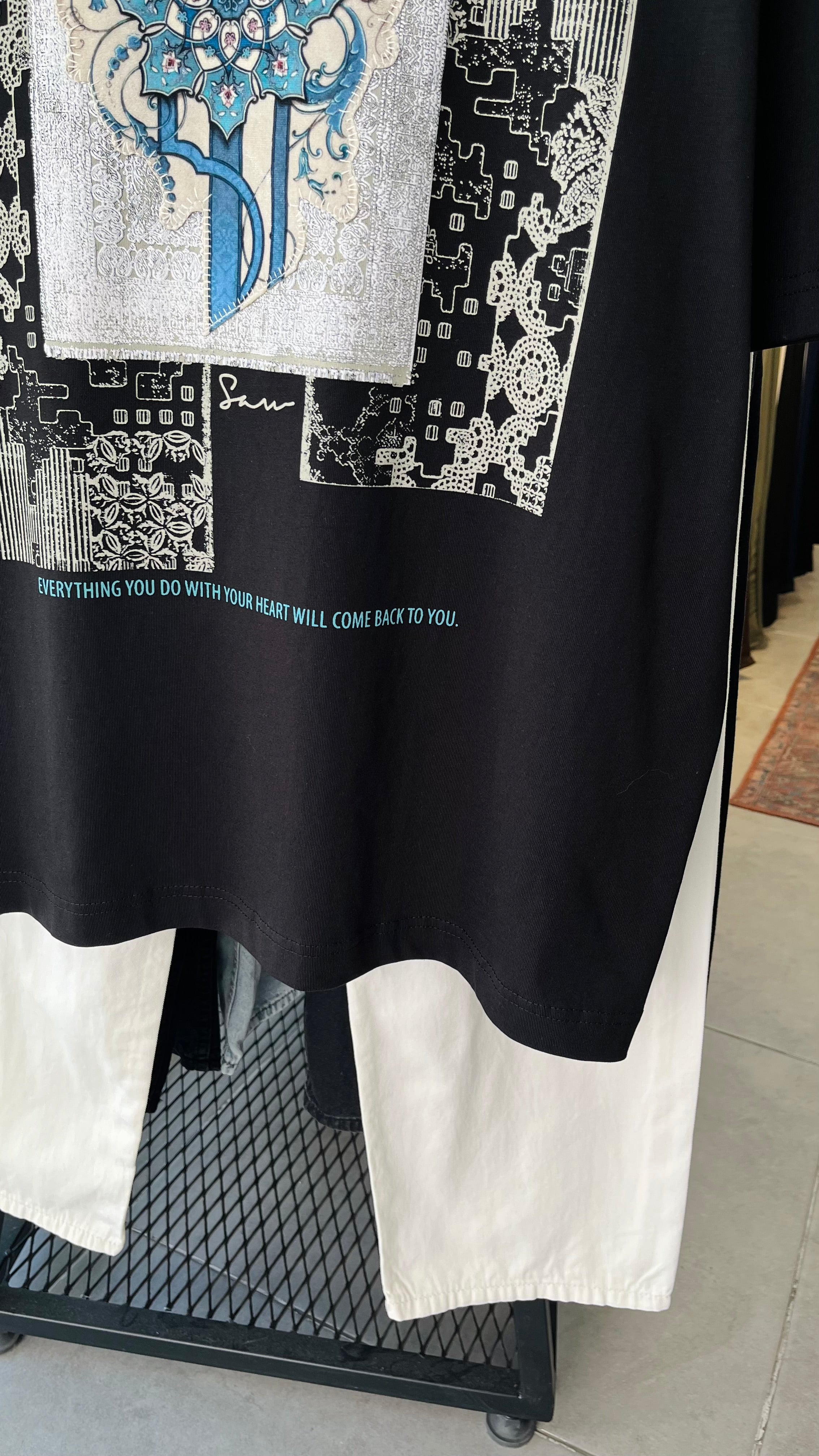 Oversize Siyah Sırt Motif Patchli Tshirt 9418