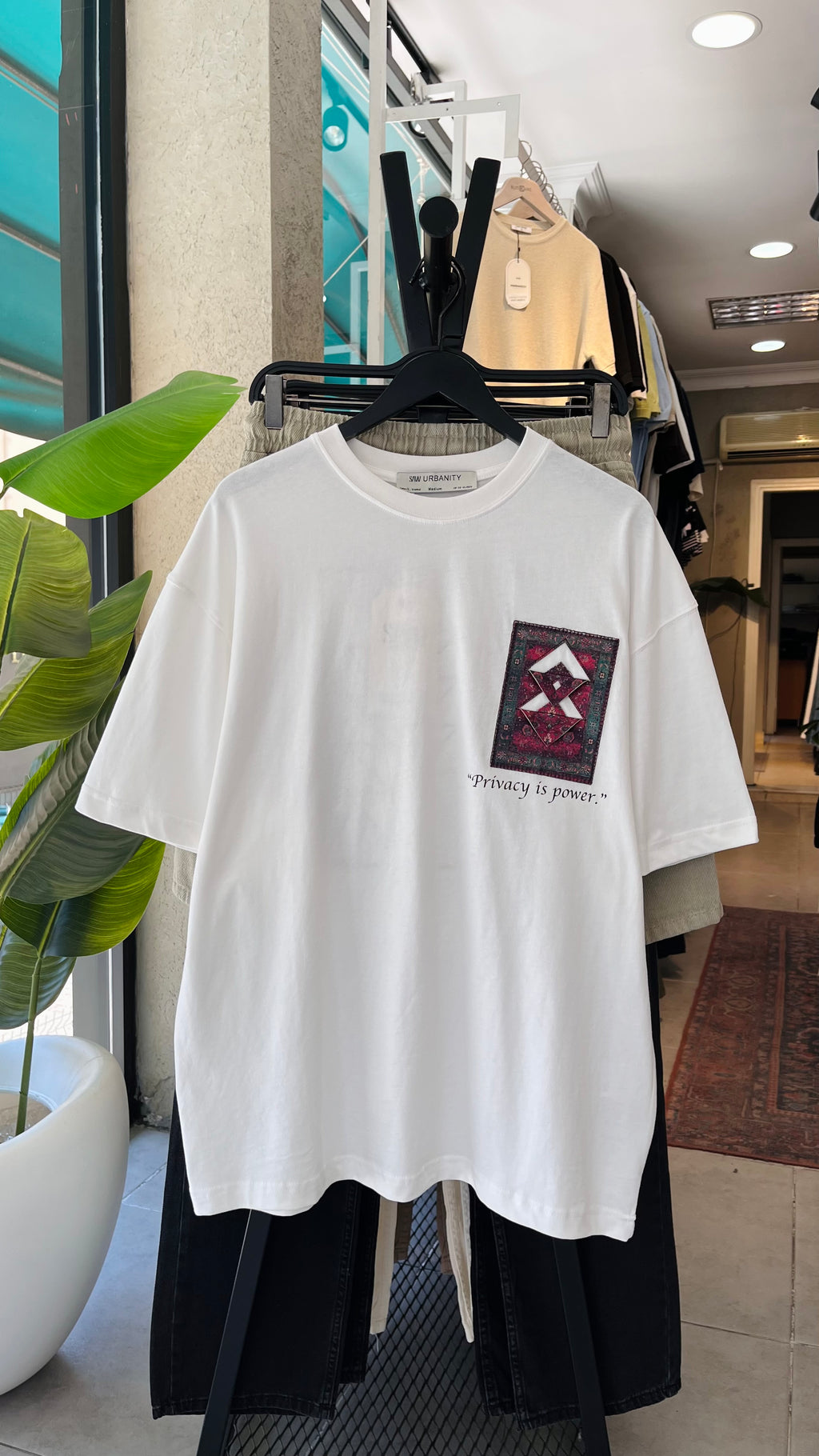 Oversize Beyaz Sırt Patchli  Tshirt 9447