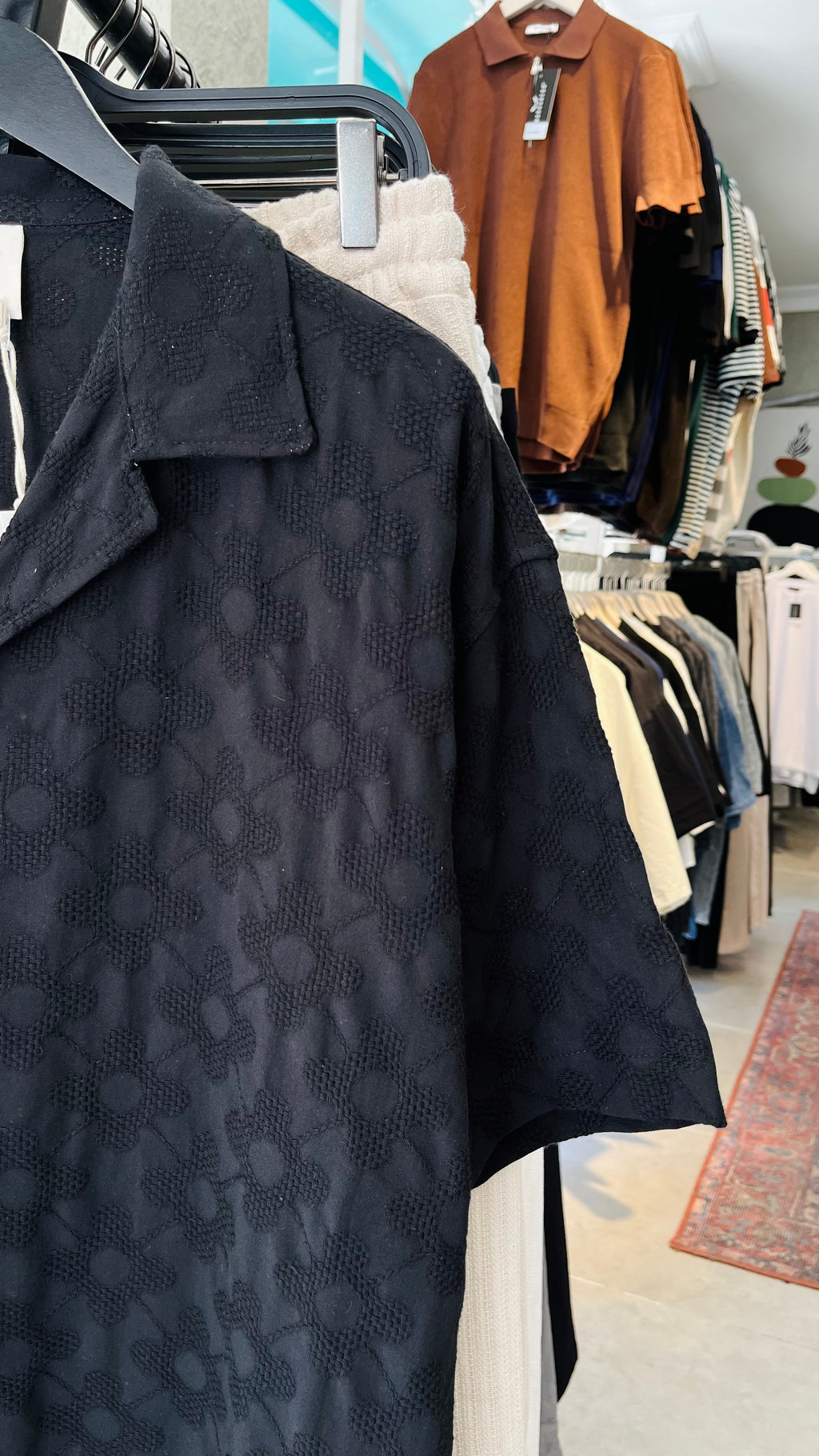 Oversize Kendiliğinden Desenli Apaş Yaka Kısa Kollu Gömlek - Siyah 5383