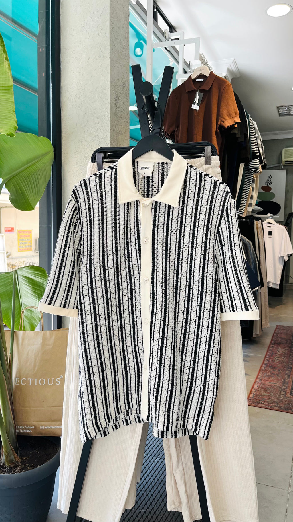 Oversize Beyaz Siyah Çizgili Kısa Kollu Gömlek - Beyaz 5387