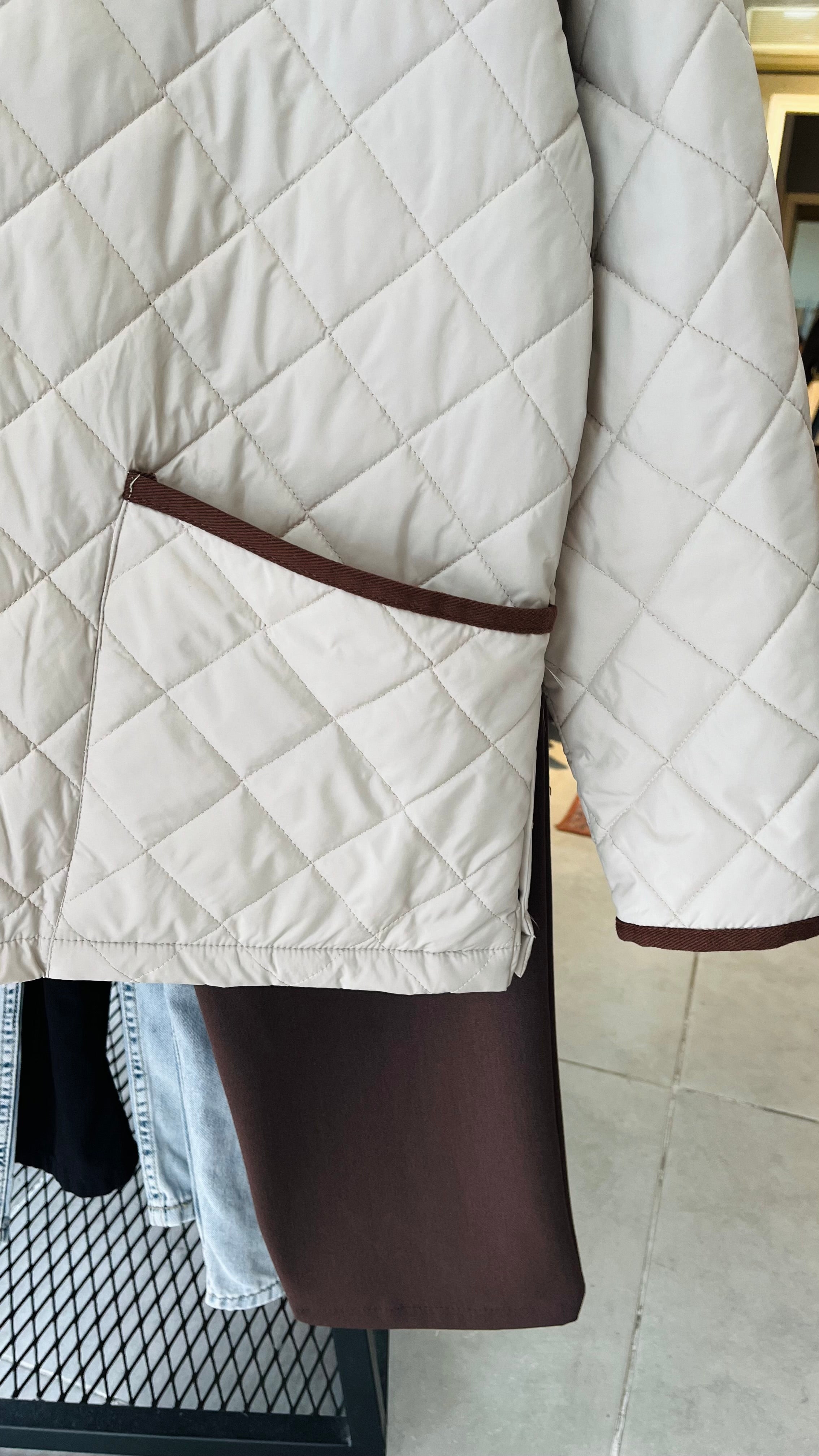 Kapitoneli Yaka Kahverengi Detaylı Bej Mont 2055