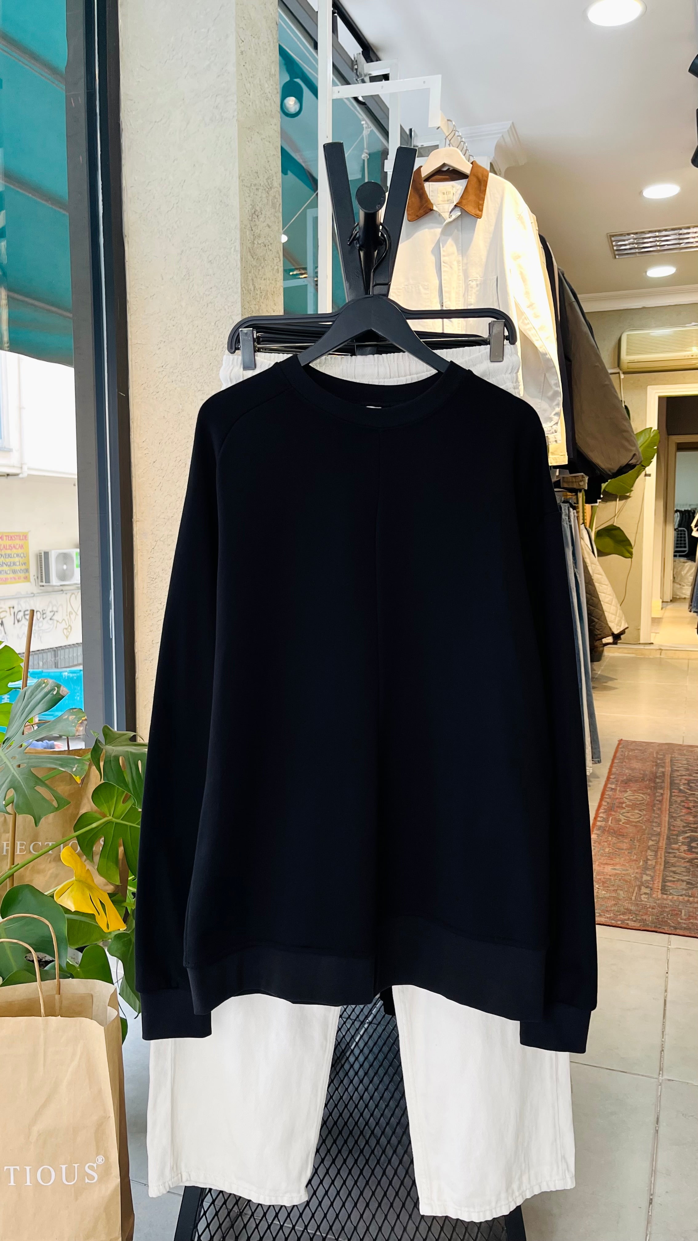 Oversize Asimetrik Kesim Siyah Sweatshirt 5006