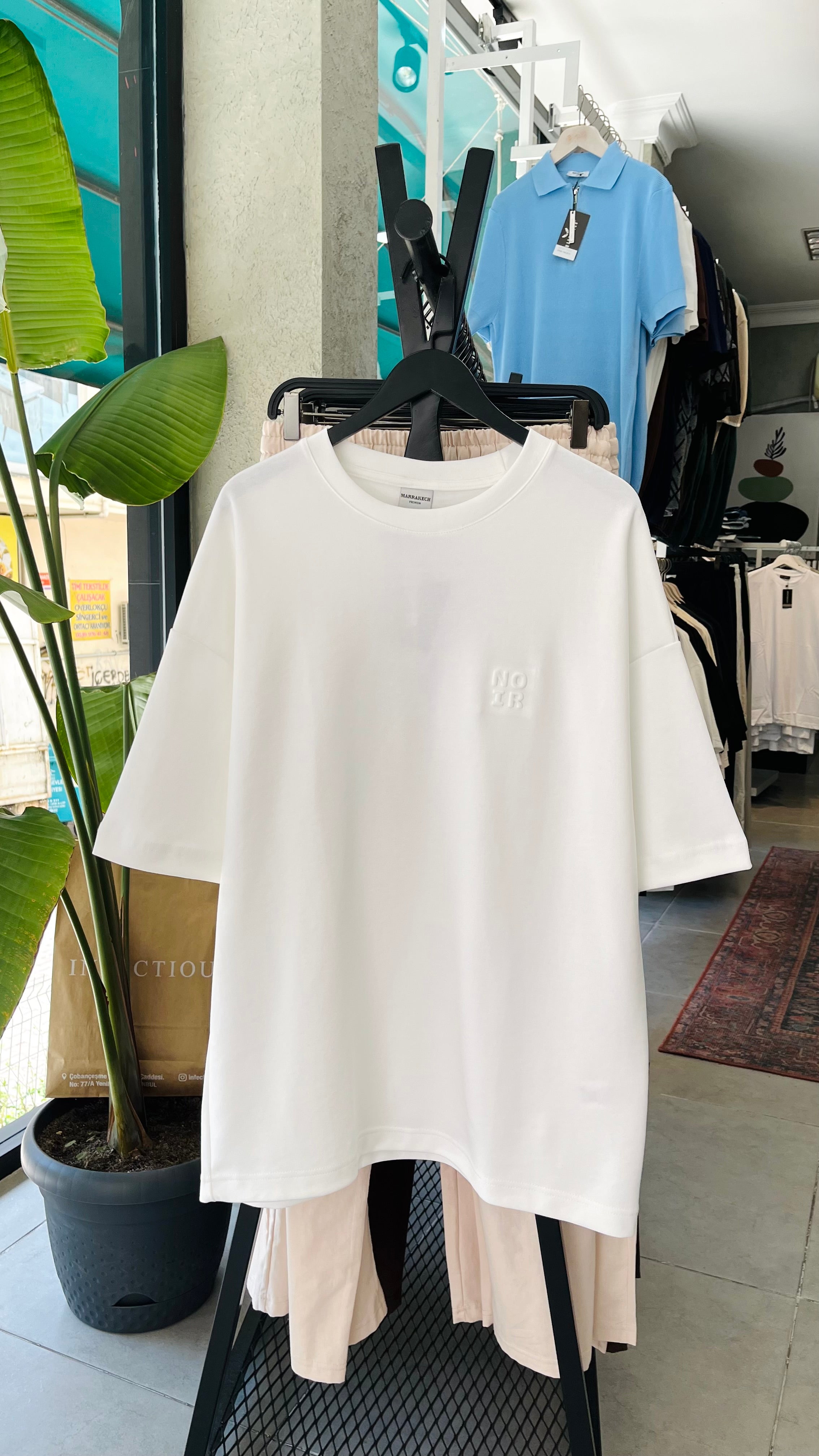 Oversize NOIR Kabartma Baskılı Tshirt – Beyaz 9278