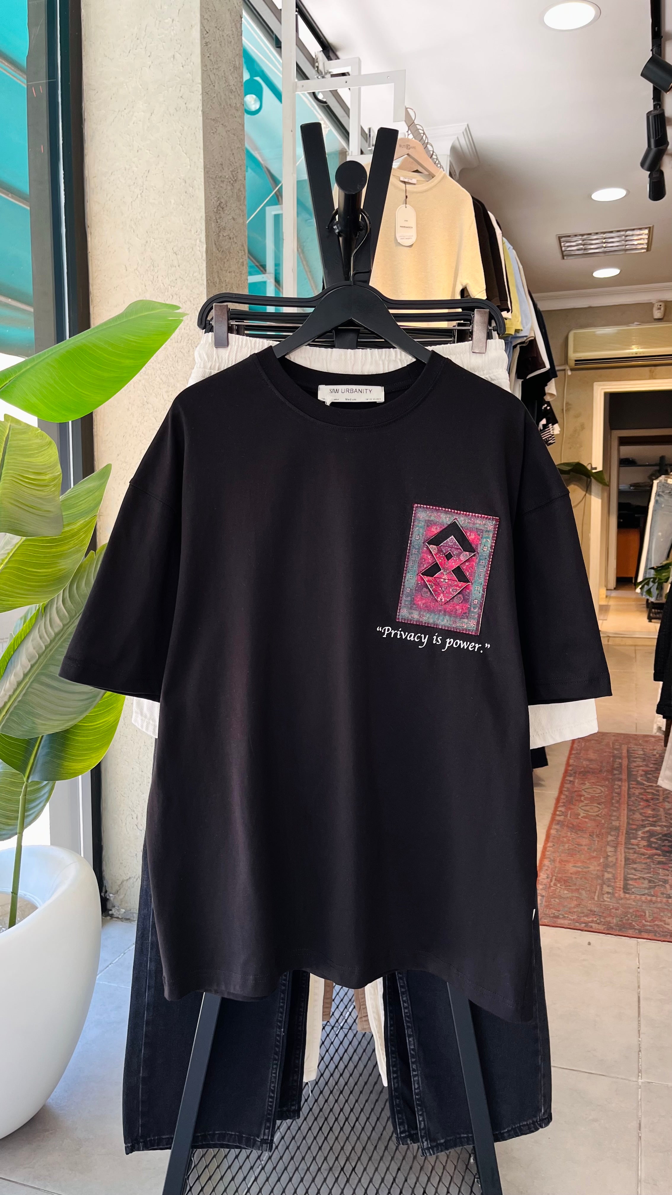 Oversize Siyah Sırt Patchli  Tshirt 9448