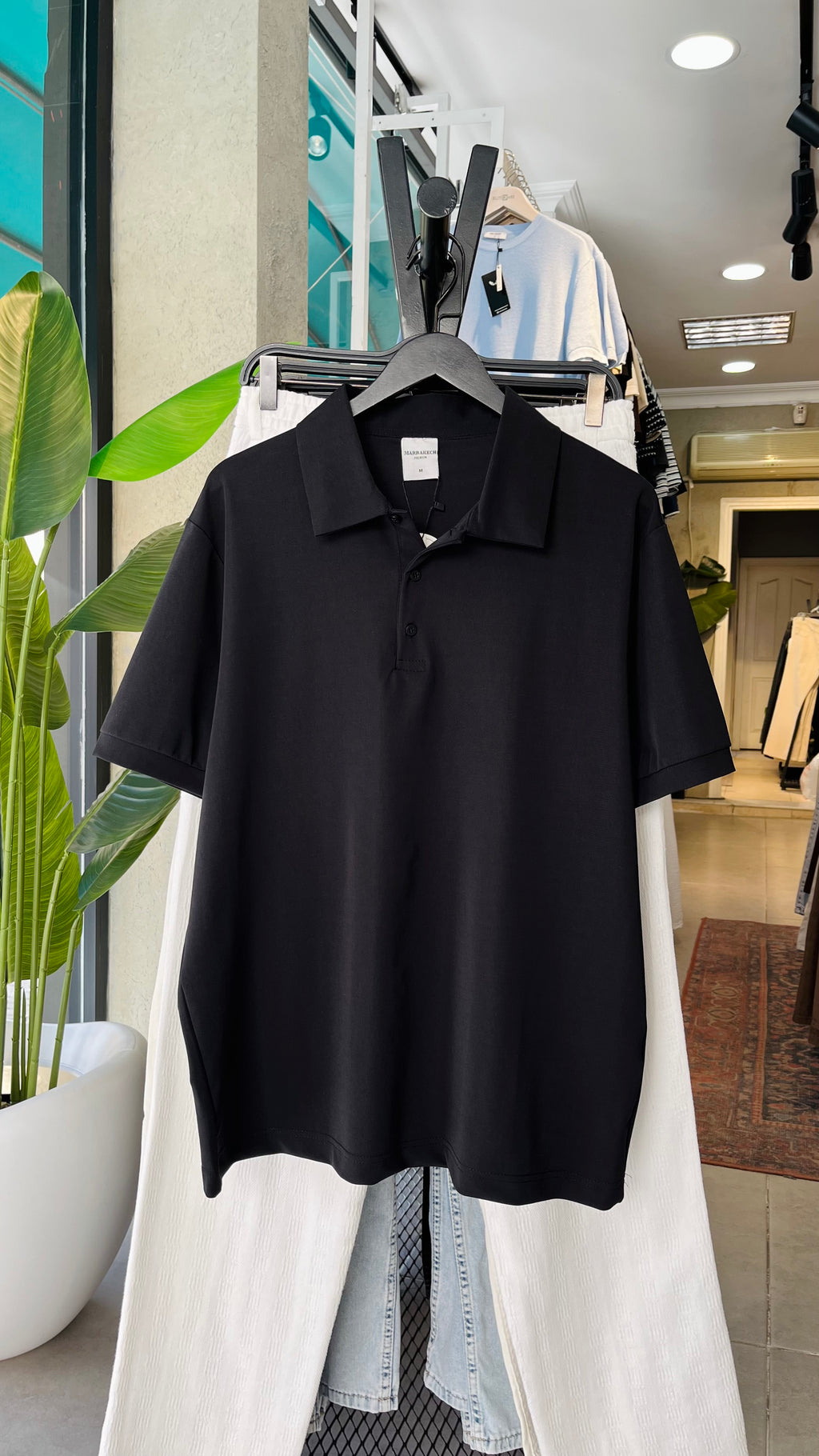 Rahat Kalıp Siyah Yakalı Tshirt Ön Görünüm