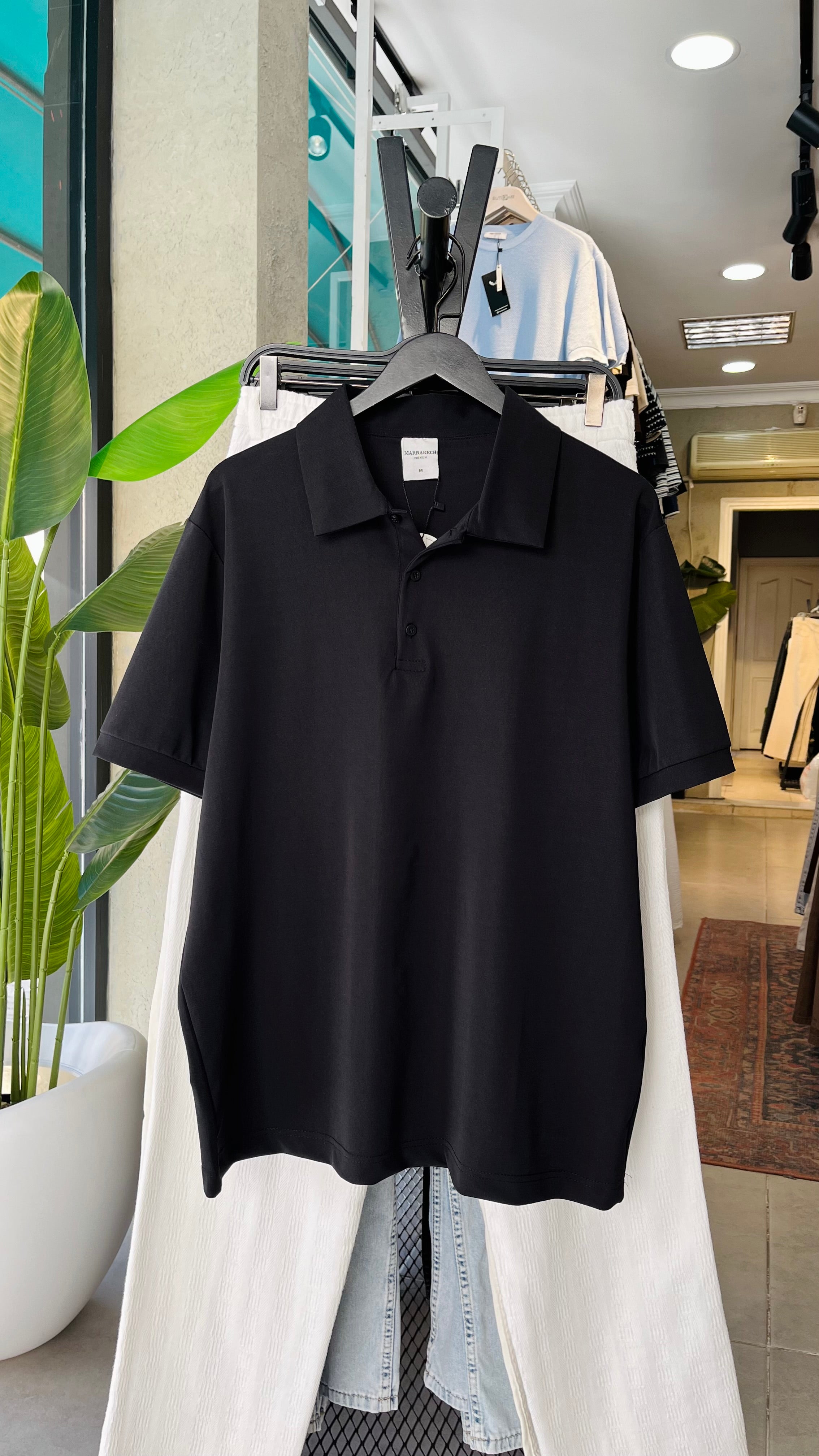 Rahat Kalıp Siyah Yakalı Tshirt Ön Görünüm