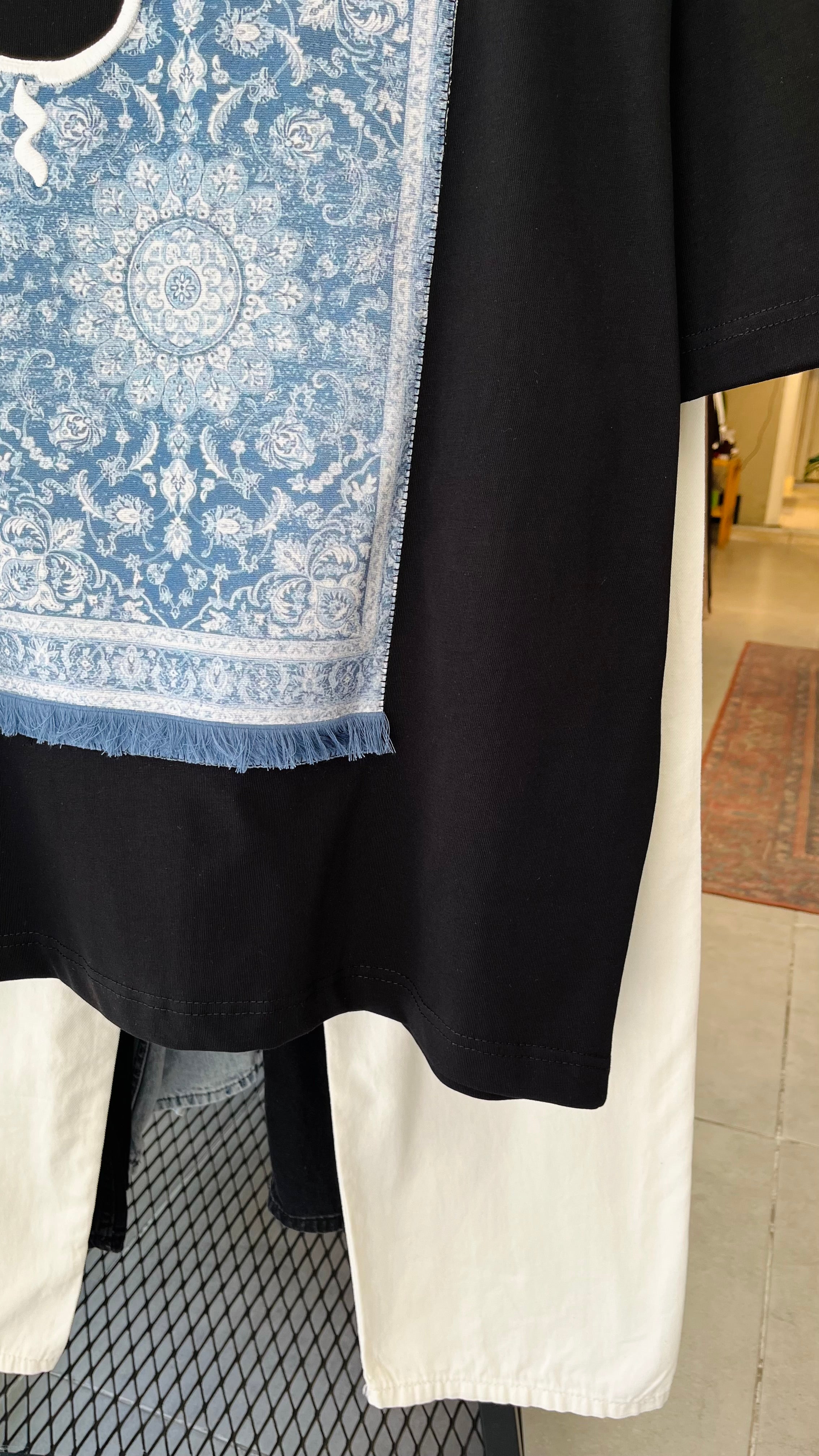 Oversize Siyah Sırt Halı Patchli Tshirt 9422
