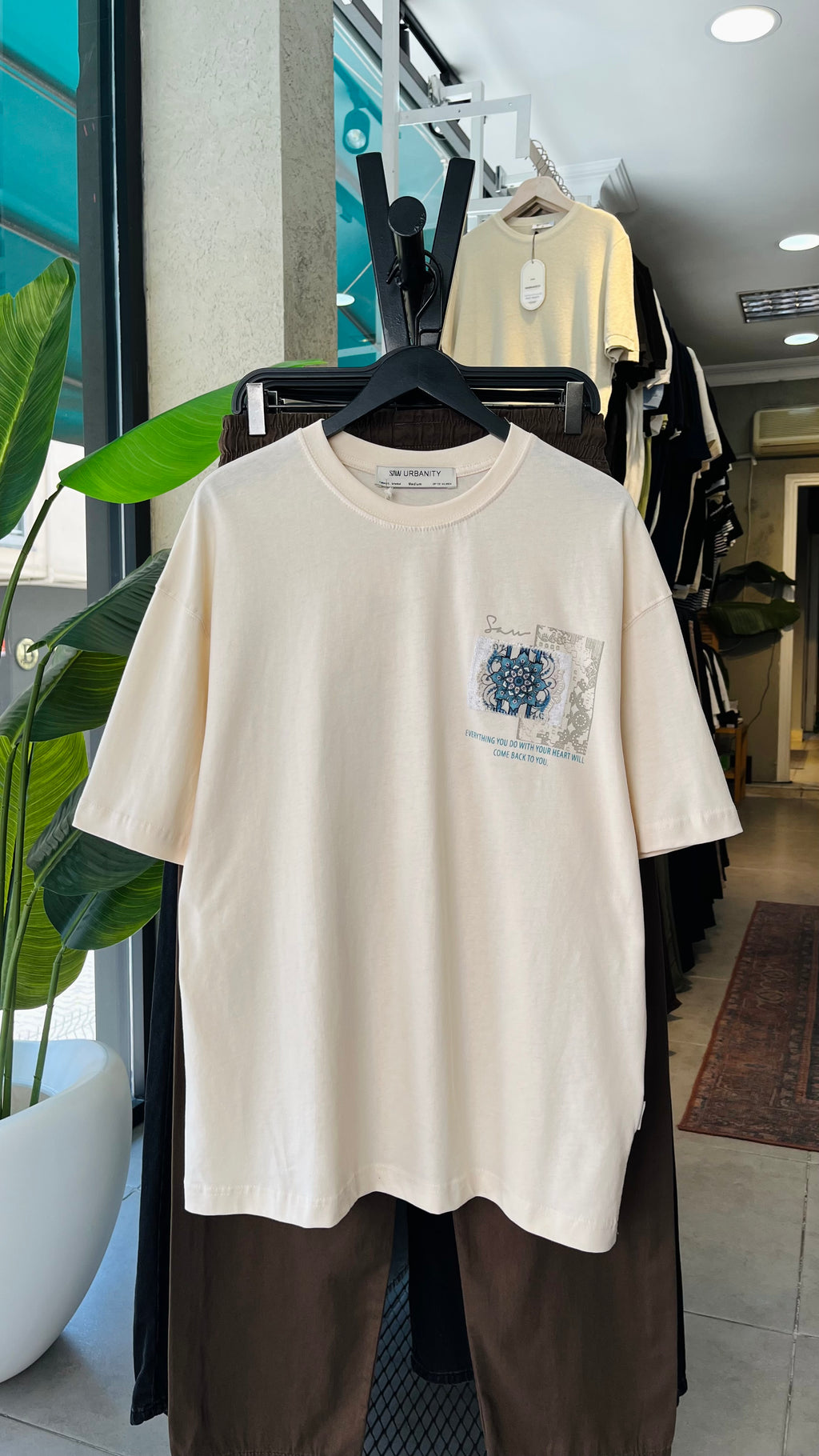Oversize Bej Sırt Motif Patchli Tshirt 9419