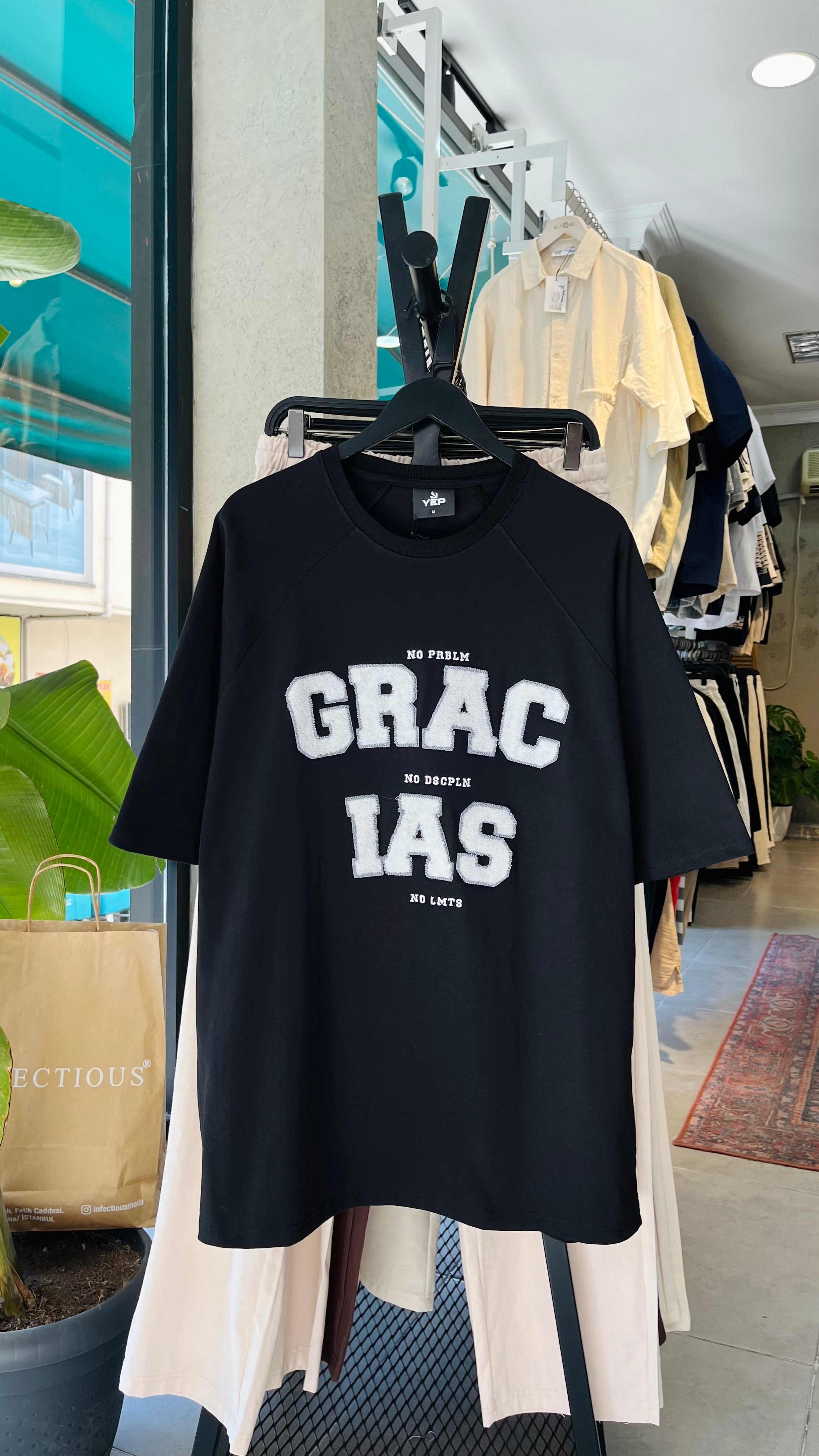 Oversize Siyah Gracias Nakış Detaylı Tshirt – Siyah 9313