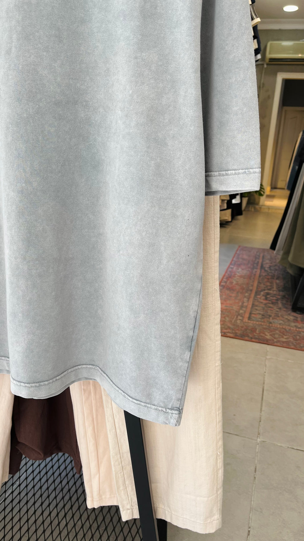 Oversize Gri Yakası Metal Detaylı Gri Yıkamalı Tshirt – Gri 9311
