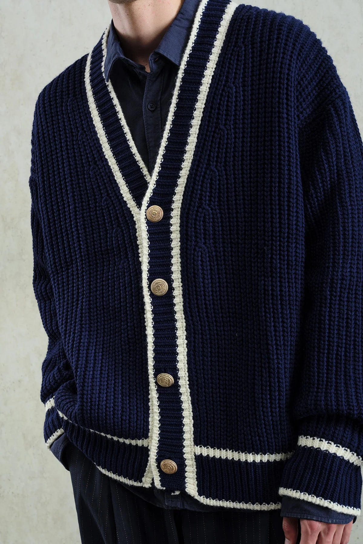 Oversize Bej Çizgili Madalyon Düğme Detaylı Lacivert Örme Hırka 7029