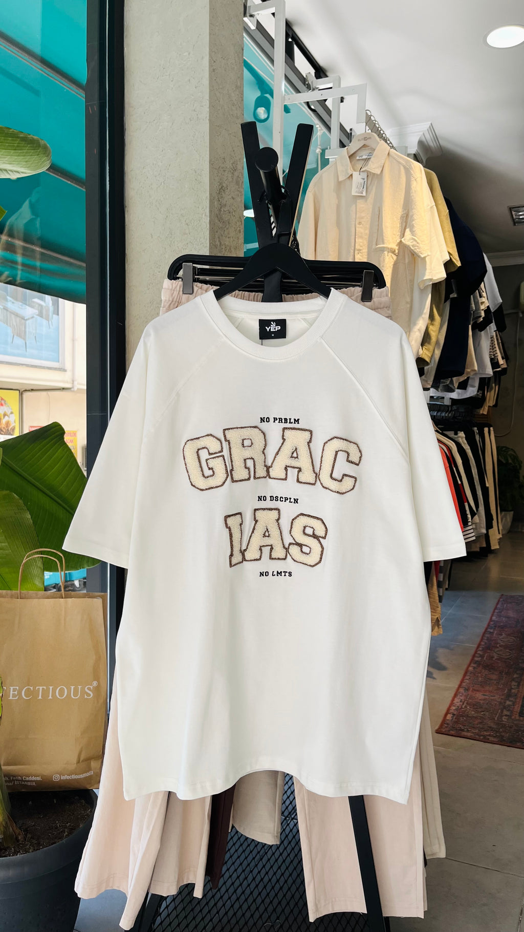 Oversize Beyaz Ekstra Bol Gracias Nakış Detaylı Tshirt – Beyaz 9314