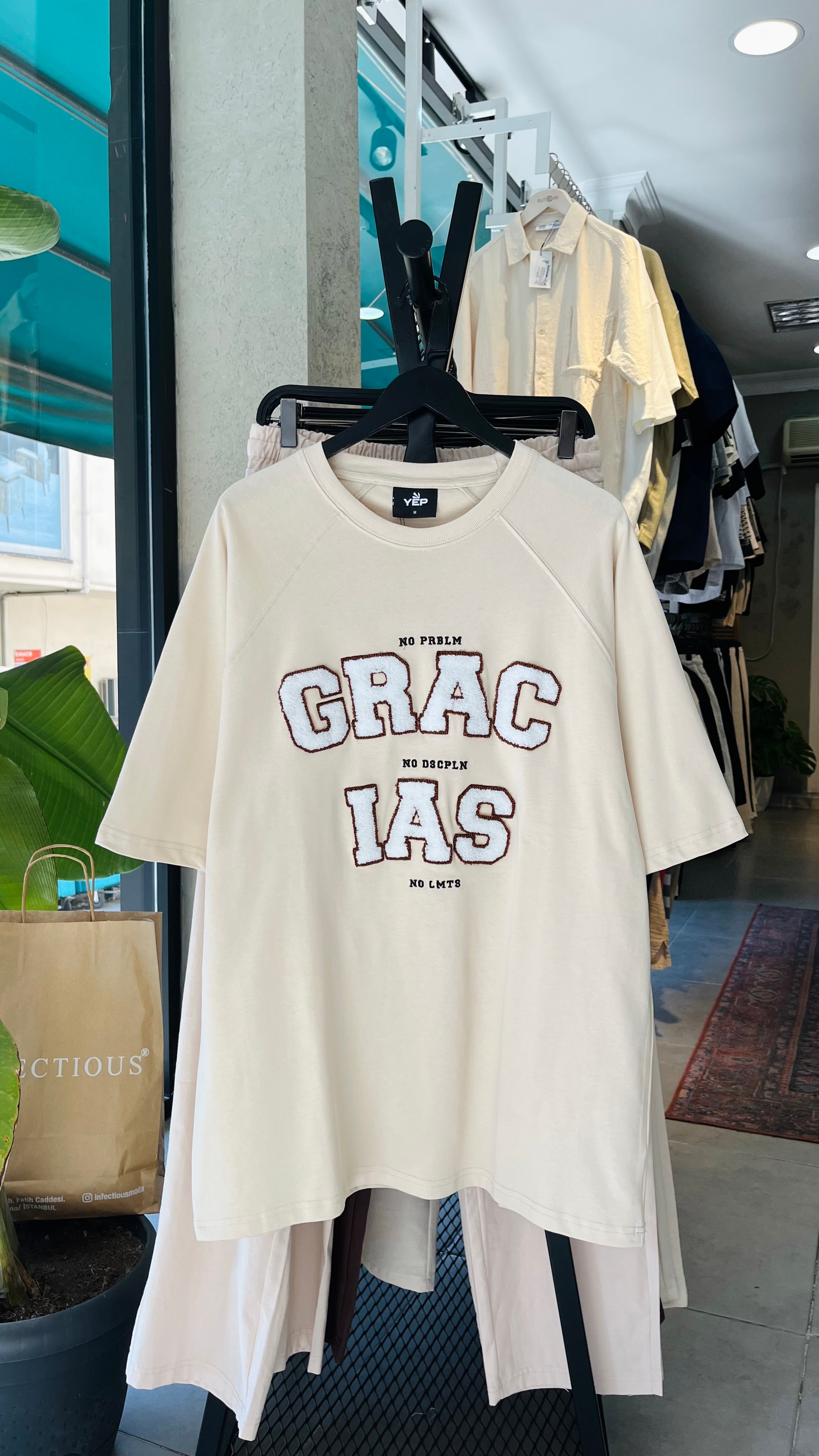 Oversize Bej Gracias Nakış Detaylı Tshirt – Bej 9312