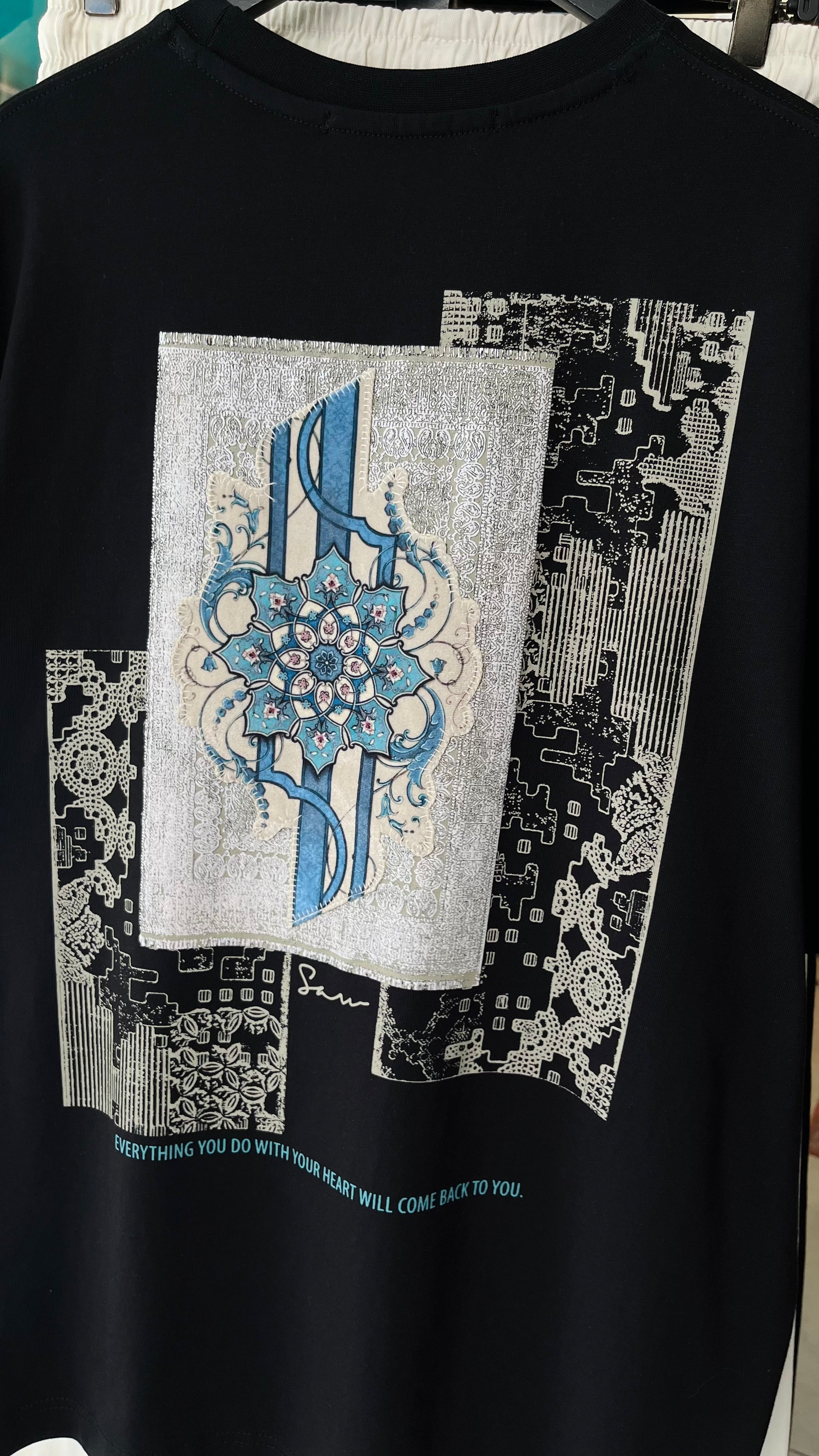 Oversize Siyah Sırt Motif Patchli Tshirt 9418