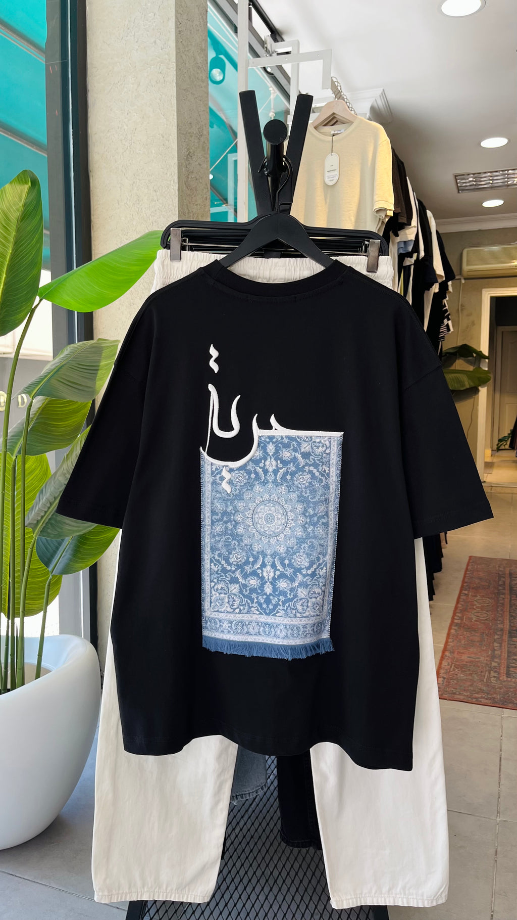 Oversize Siyah Sırt Halı Patchli Tshirt 9422