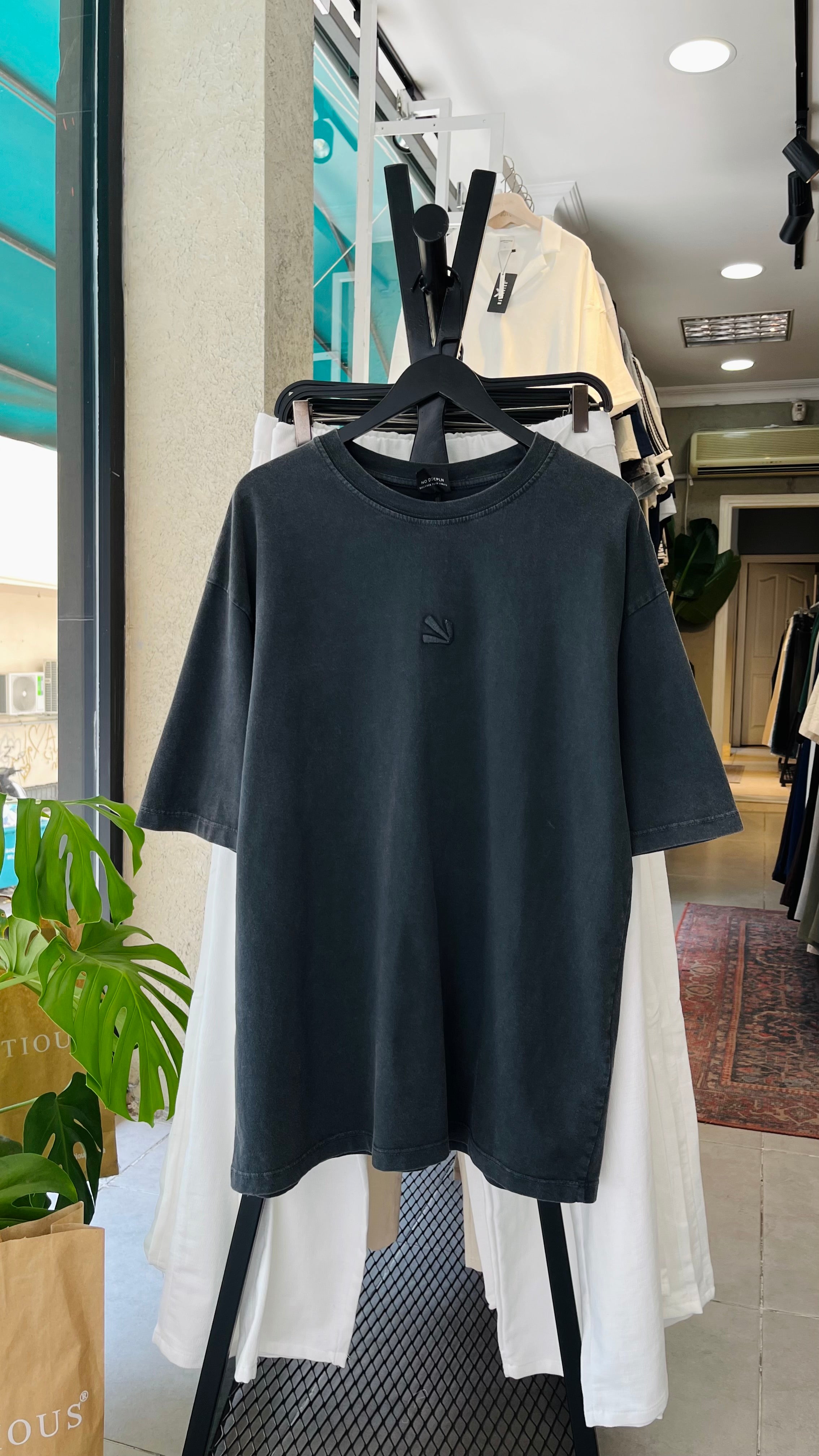 Oversize Siyah Nakış Detaylı Yıkamalı Tshirt – Siyah 9330