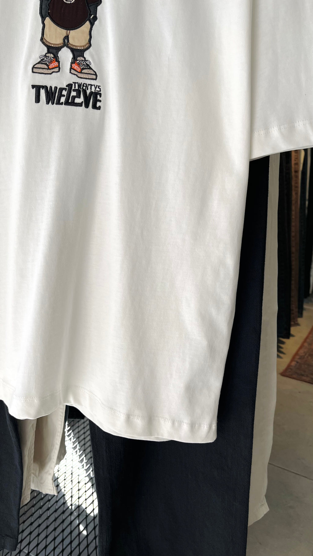 Oversize Beyaz Nakış Detaylı Tshirt 9366