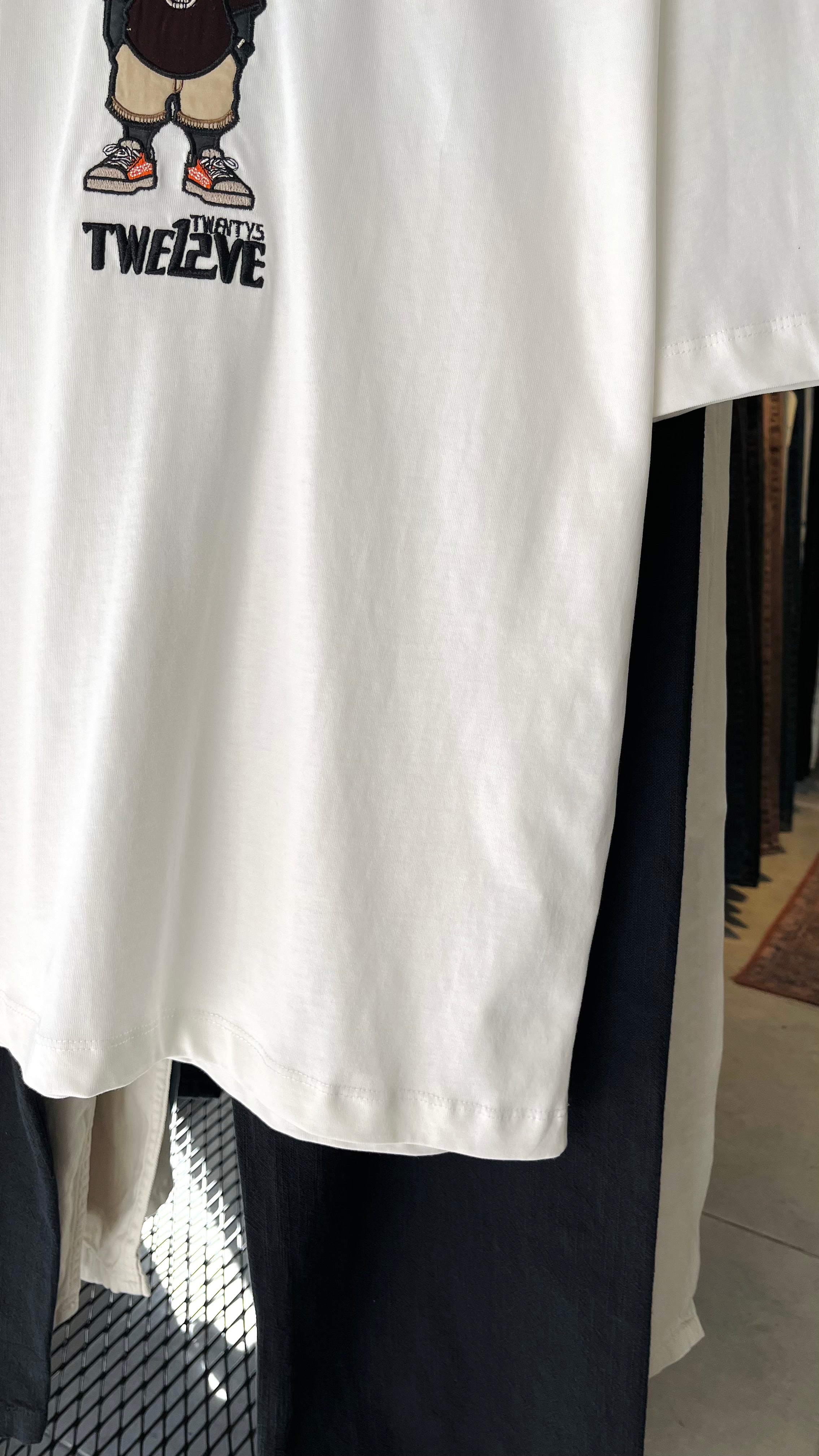 Oversize Beyaz Nakış Detaylı Tshirt 9366