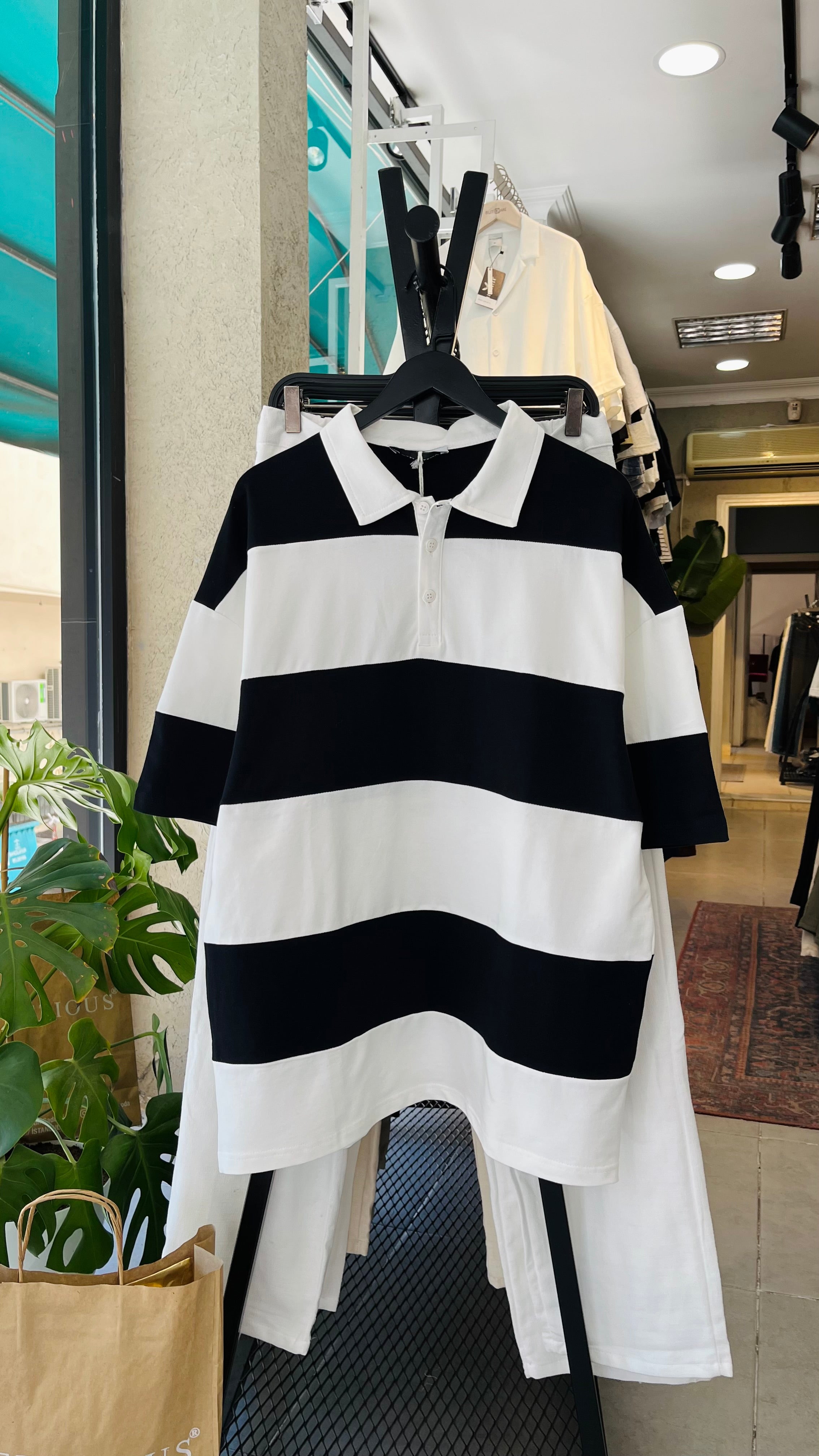 Oversize Siyah Beyaz Parçalı Yakalı Tshirt – Siyah 9345