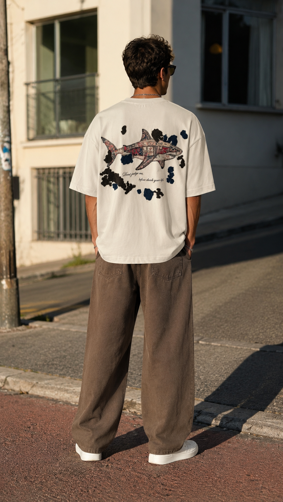 Oversize Bej Sırt Patchli ve Nakışlı Tshirt 9445