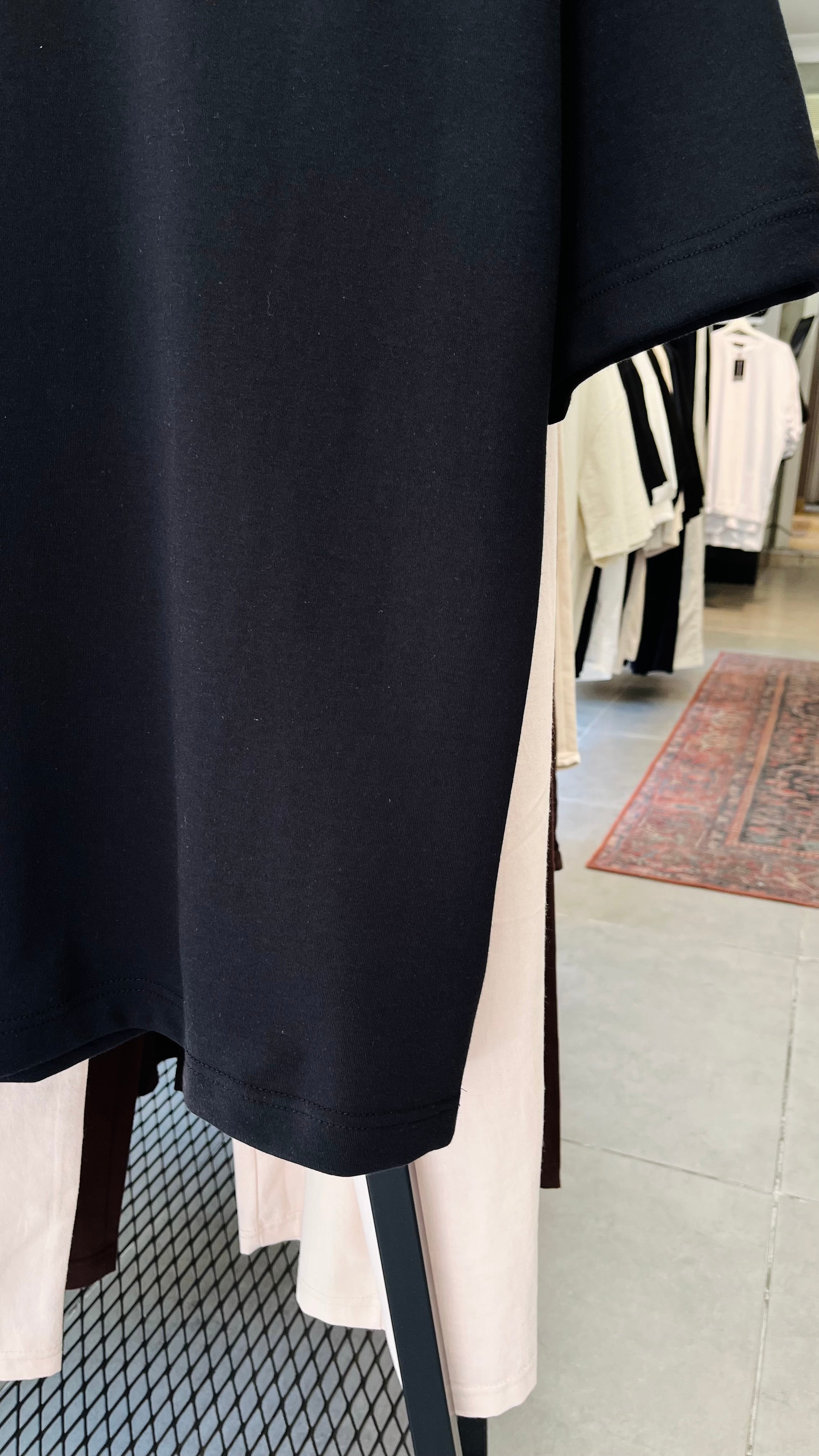 Oversize NOIR Kabartma Baskılı Tshirt – Siyah 9279