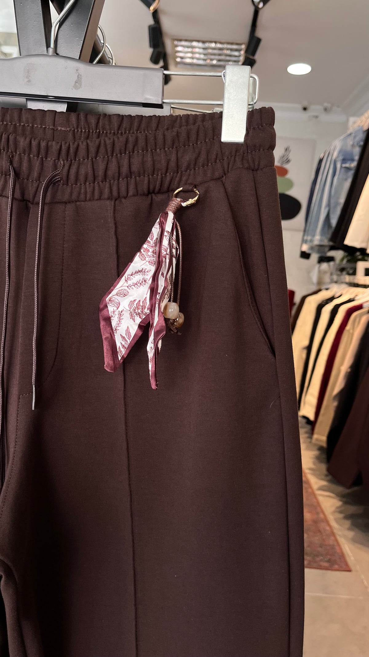 Baggy Çıma Ve Aksesuar Detaylı Kahverengi Eşofman 6246