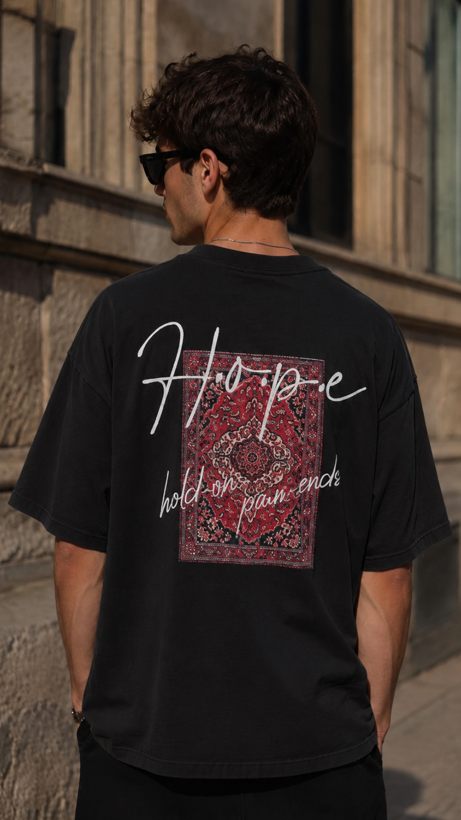 Oversize Siyah Sırt Halı Patchli Tshirt 9417