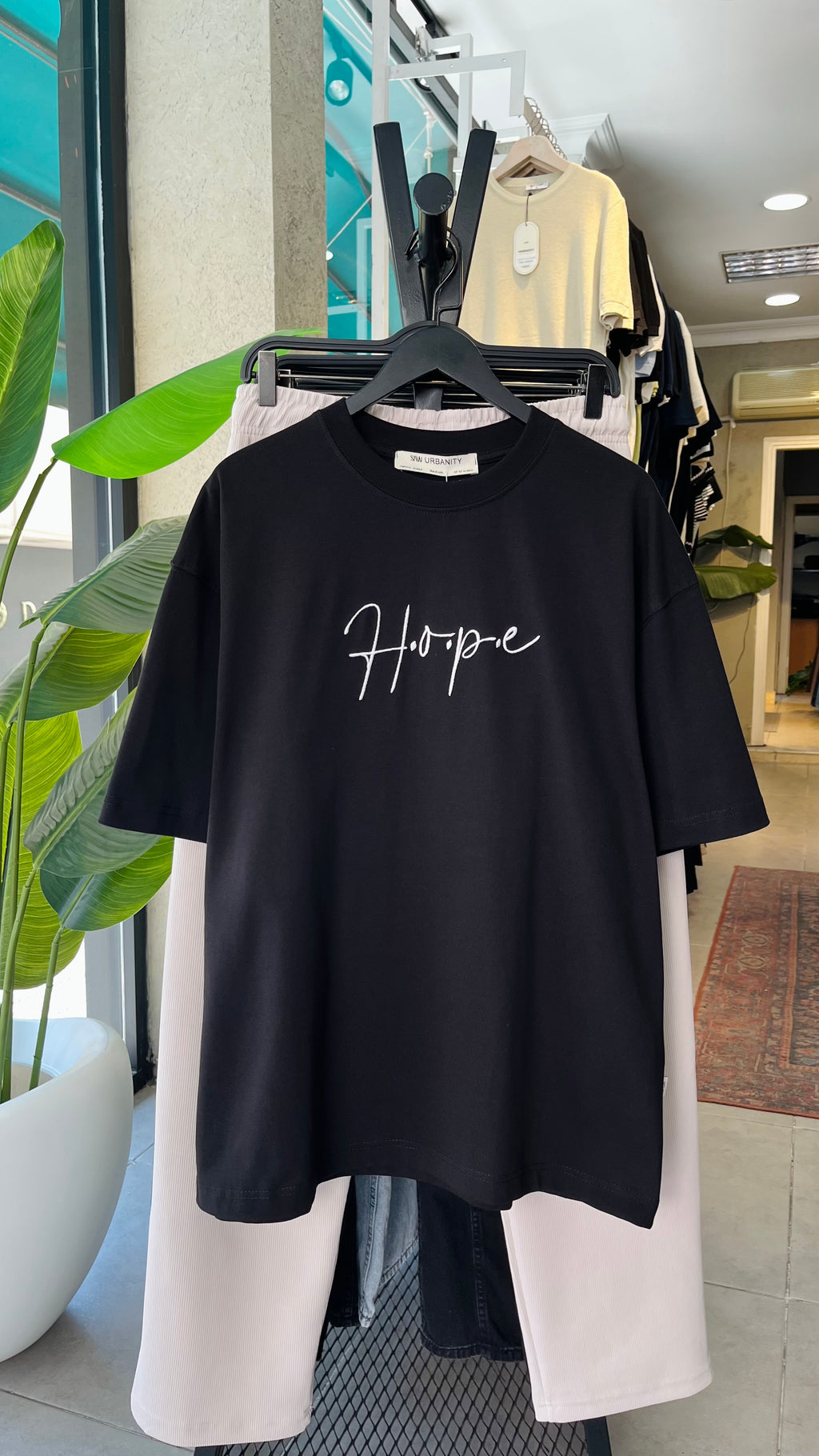 Oversize Siyah Sırt Halı Patchli Tshirt 9417