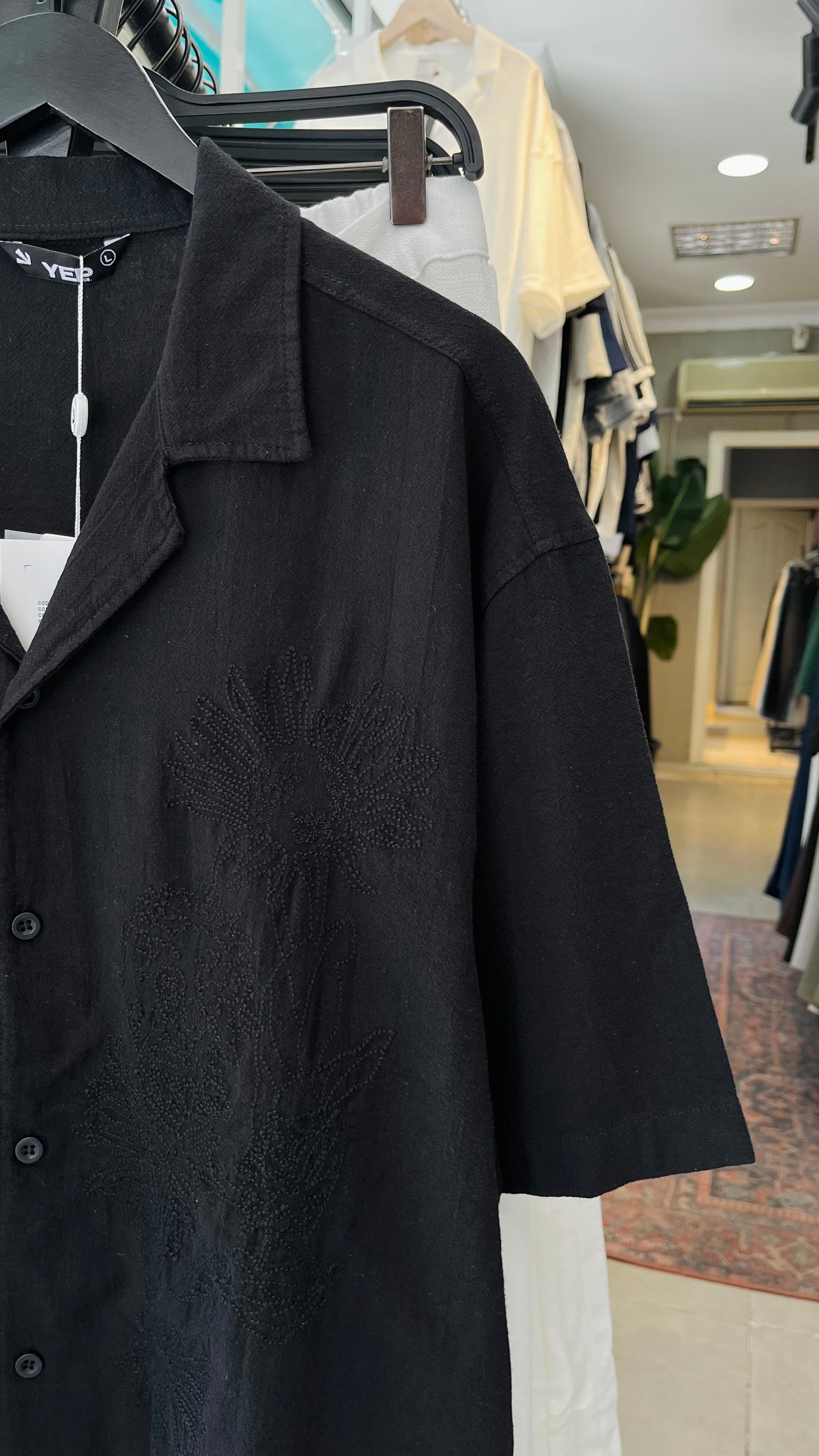 Oversize Siyah Nakış Detaylı Apaş Yaka Kısa Kollu Gömlek - Siyah 5420
