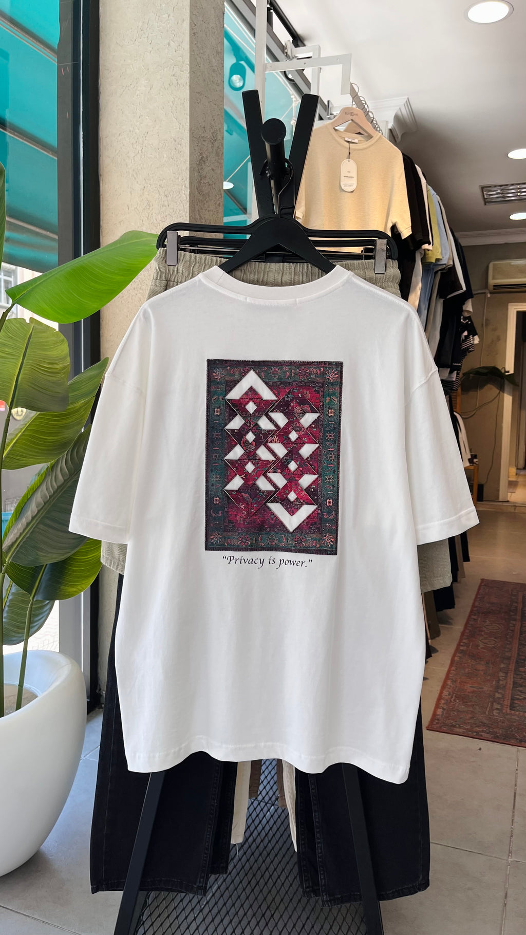 Oversize Beyaz Sırt Patchli  Tshirt 9447