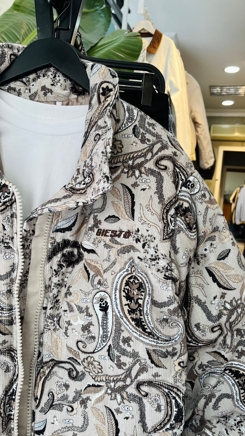 Desenli Kadife Şişme Bej Mont 2050