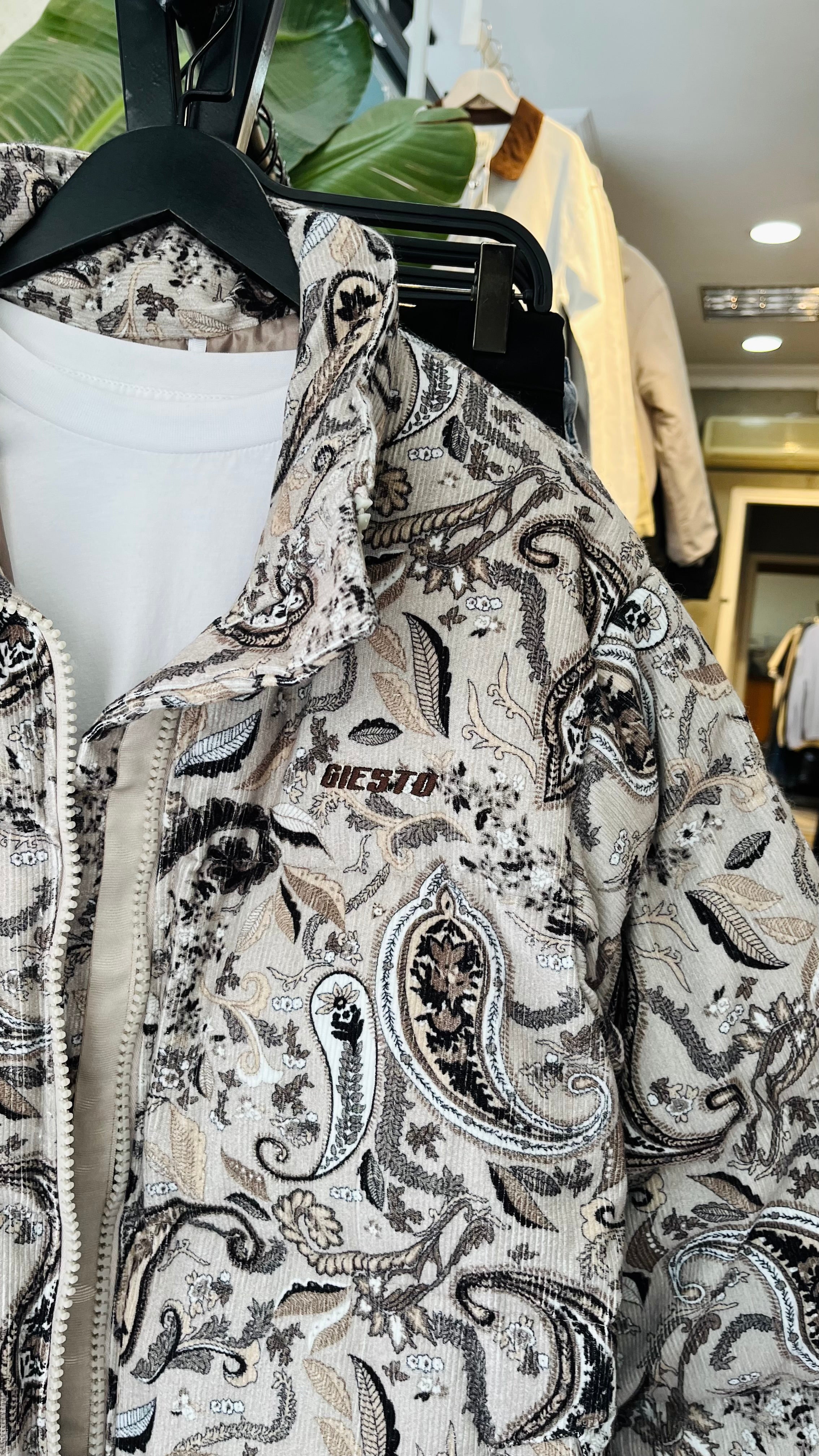 Desenli Kadife Şişme Bej Mont 2050