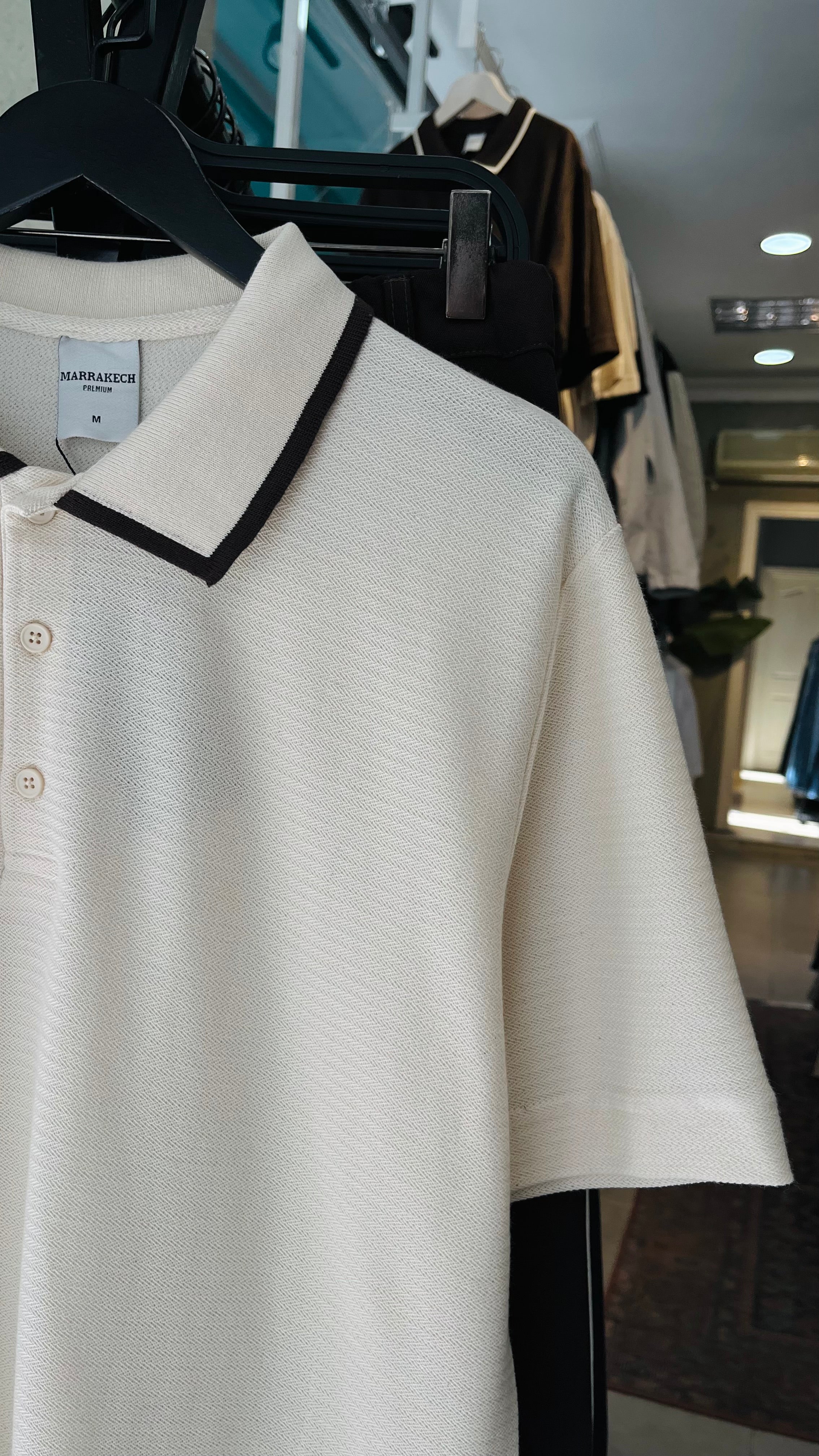 Bej yakası kahverengi çizgili tshirt 9369