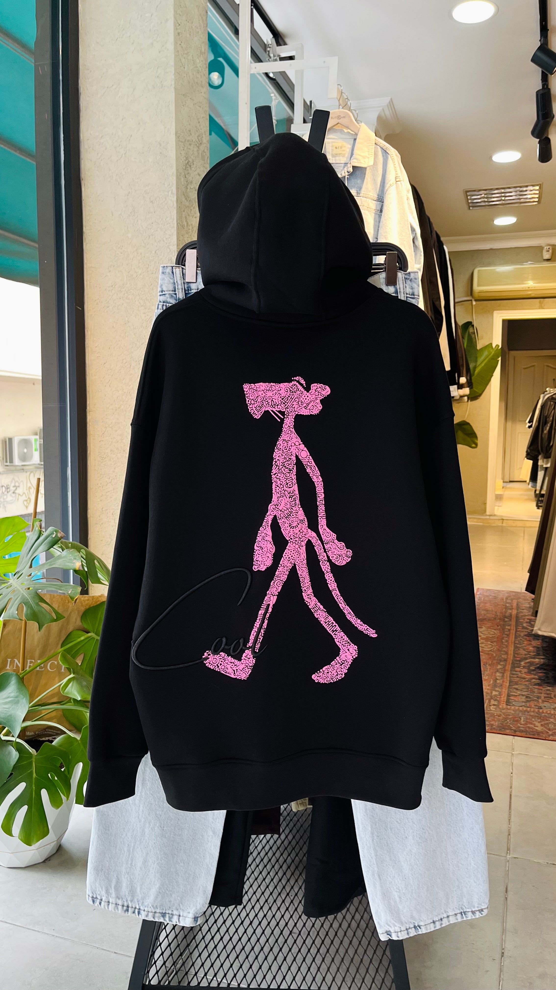 Oversize Pink Panter Sırt Baskılı Siyah Kapüşonlu Sweatshirt 7024