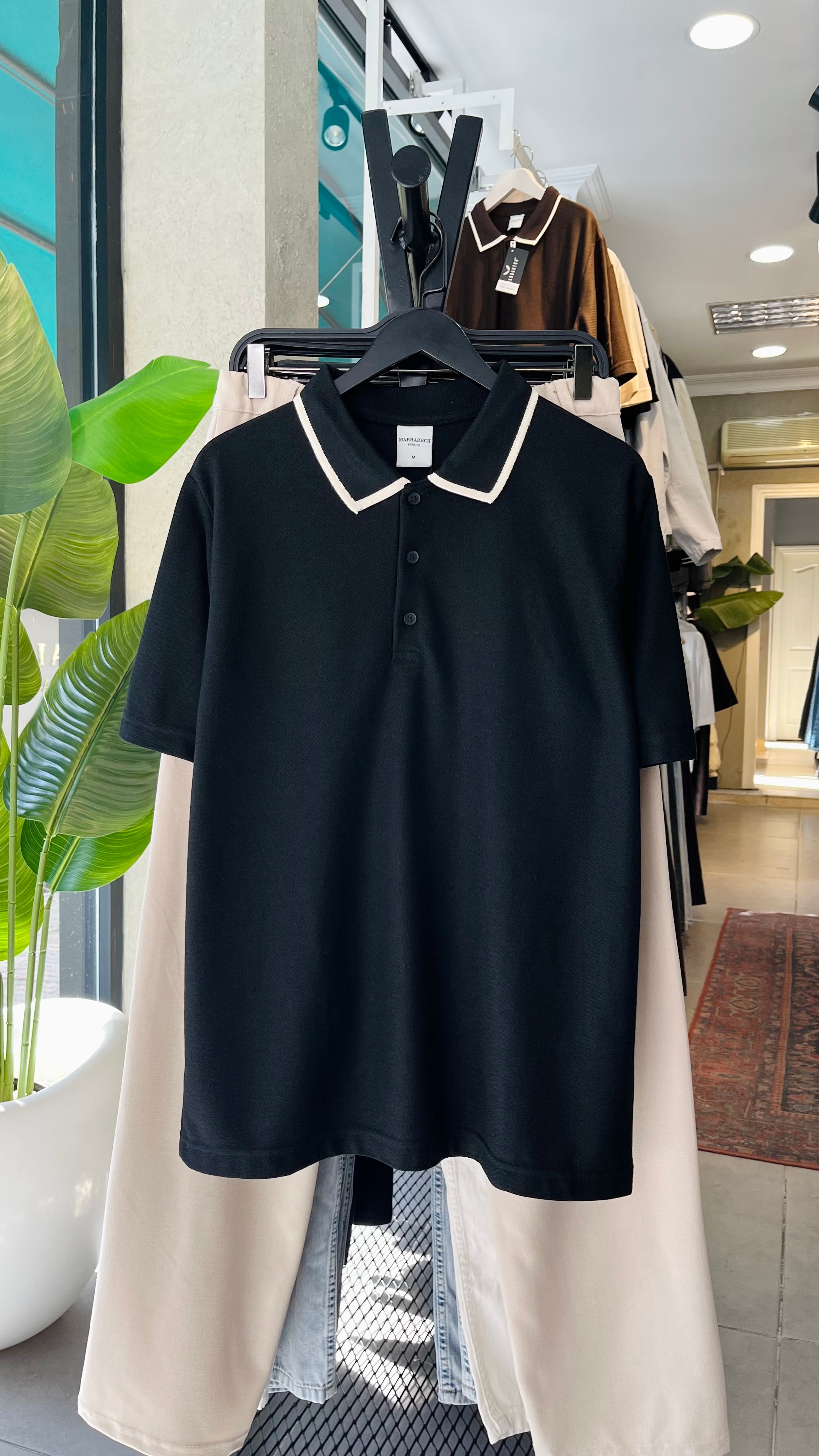 Siyah yakası bej çizgili tshirt 9371