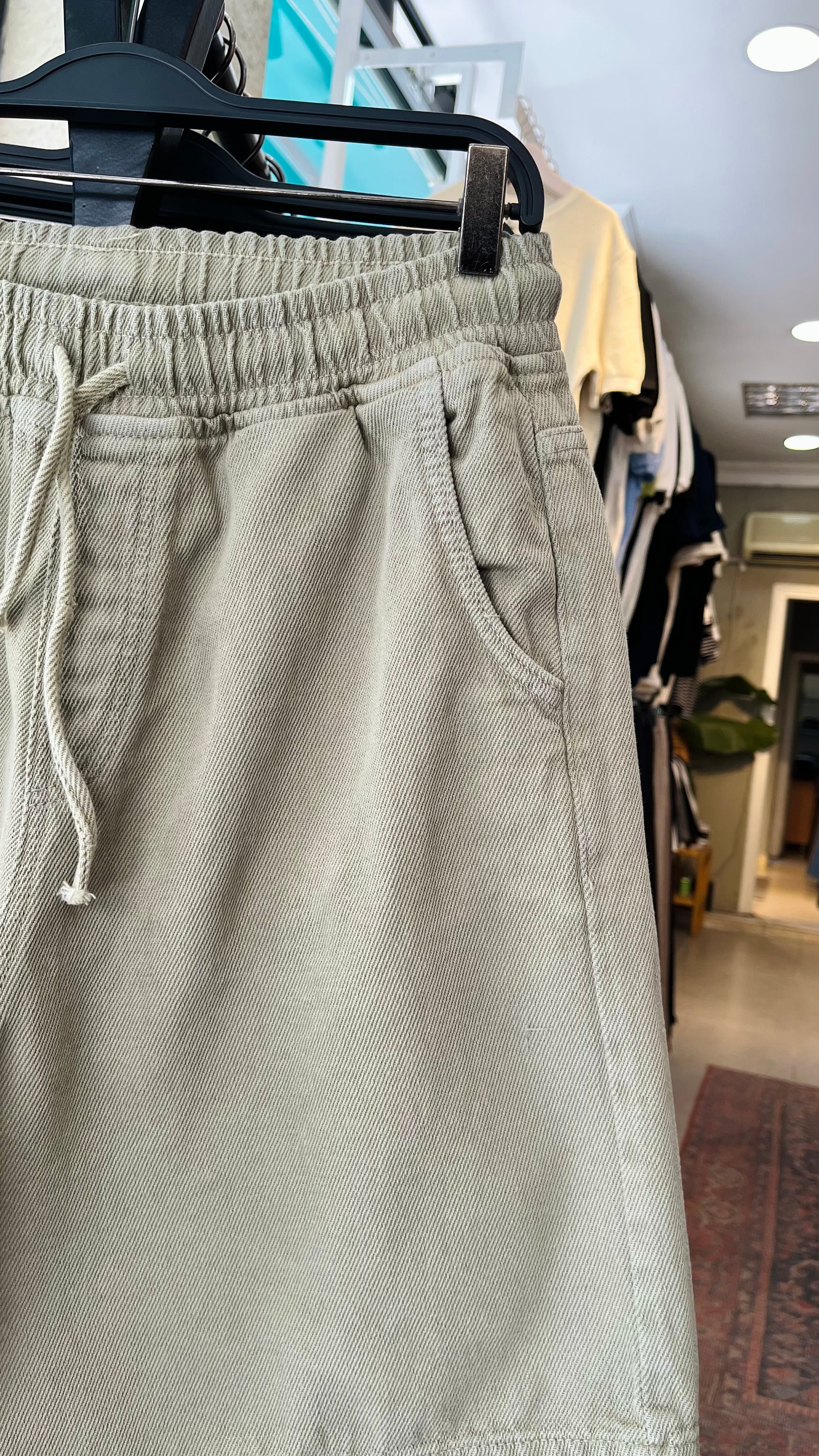 Çağla Yeşili Gabardin Şort 8002