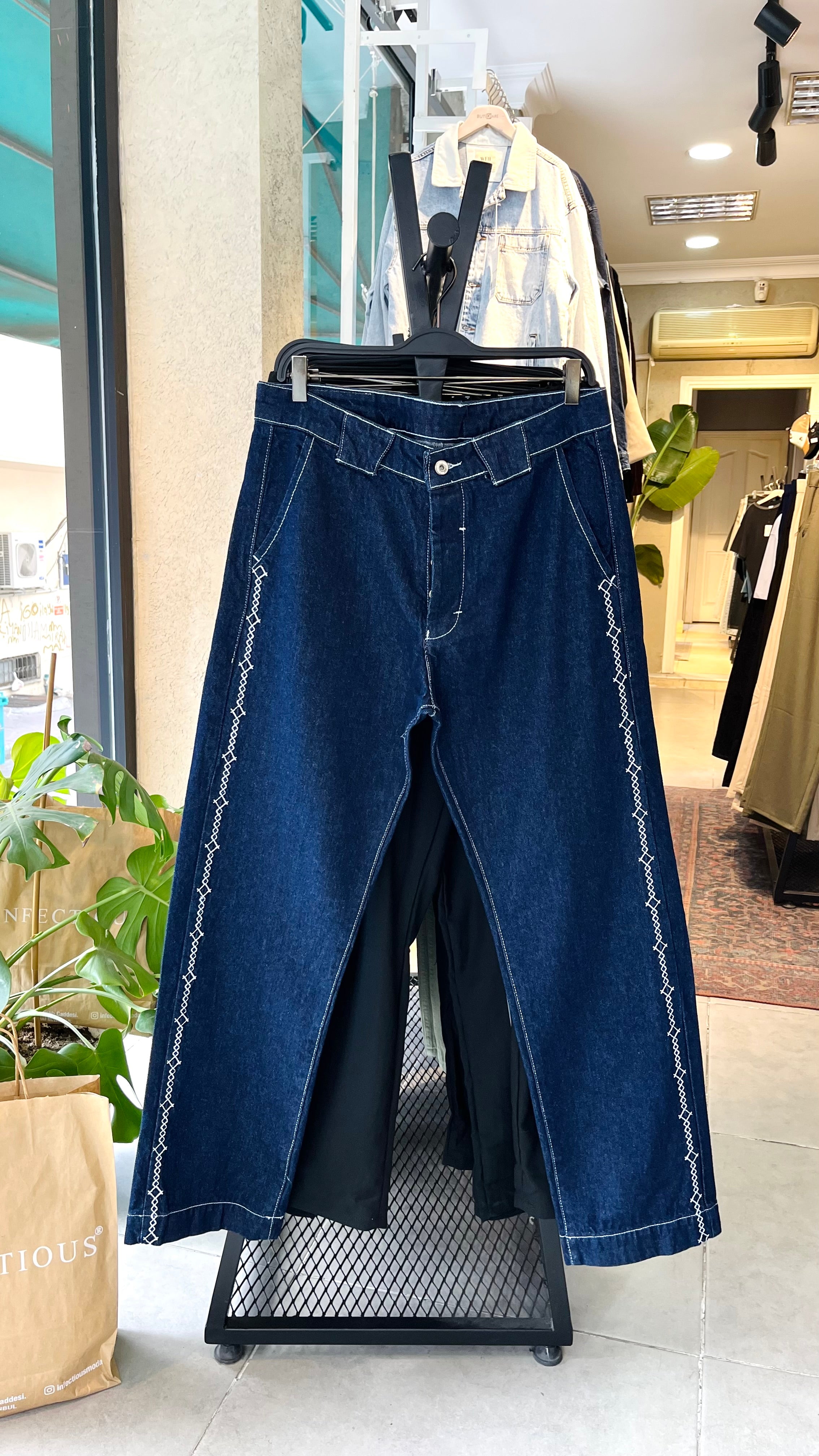 Baggy Lacivert Nakış Detaylı Jean 3319