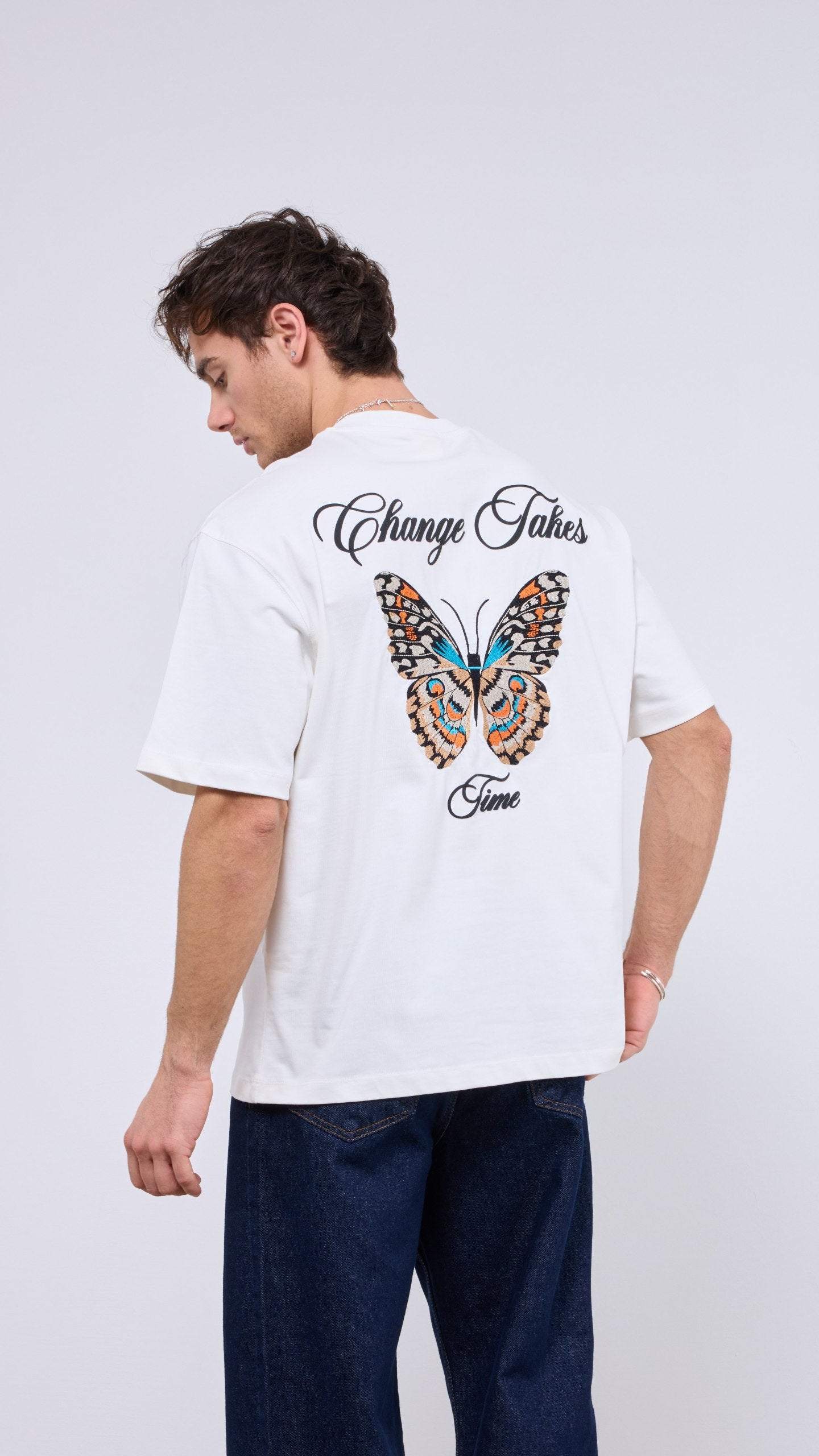 Oversize Beyaz Sırt Nakış Detaylı Tshirt 9368