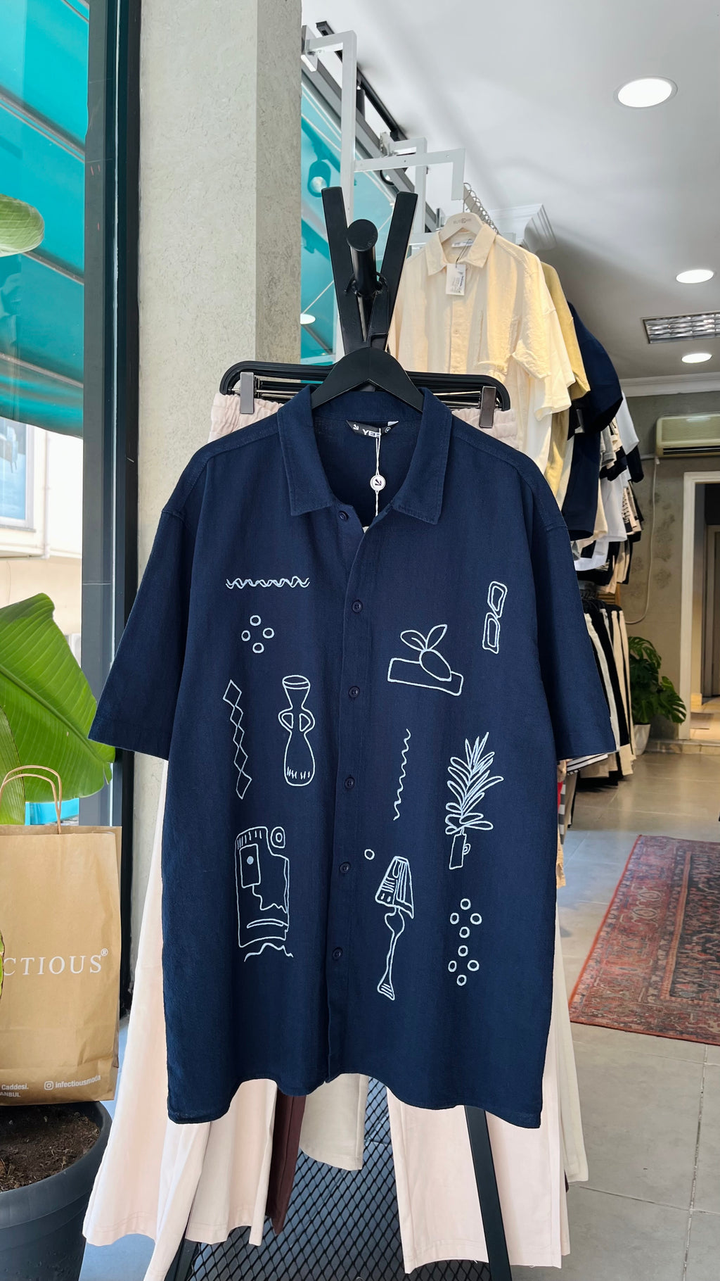 Oversize Lacivert Nakış Detaylı Kısa Kollu Gömlek - Lacivert 5417
