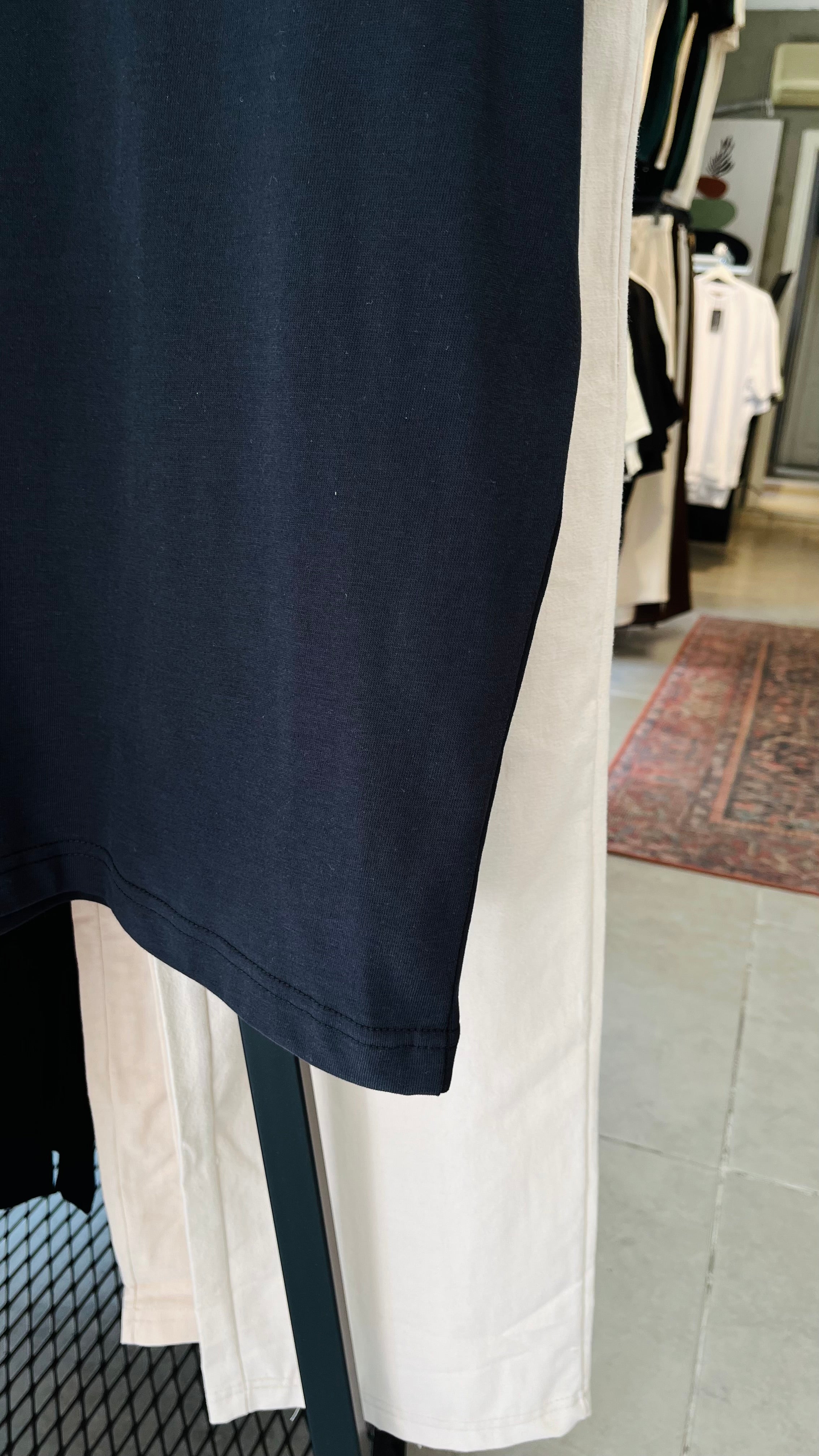Oversize Siyah Yakası Nakış Detaylı Tshirt – Siyah 9266