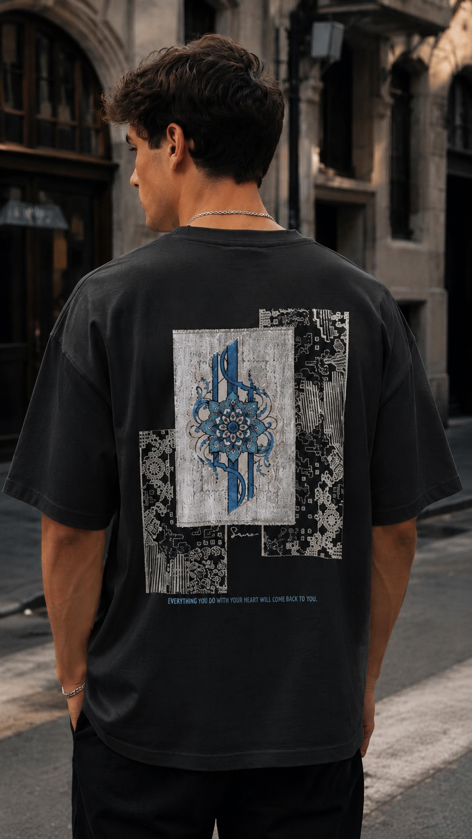 Oversize Siyah Sırt Motif Patchli Tshirt 9418
