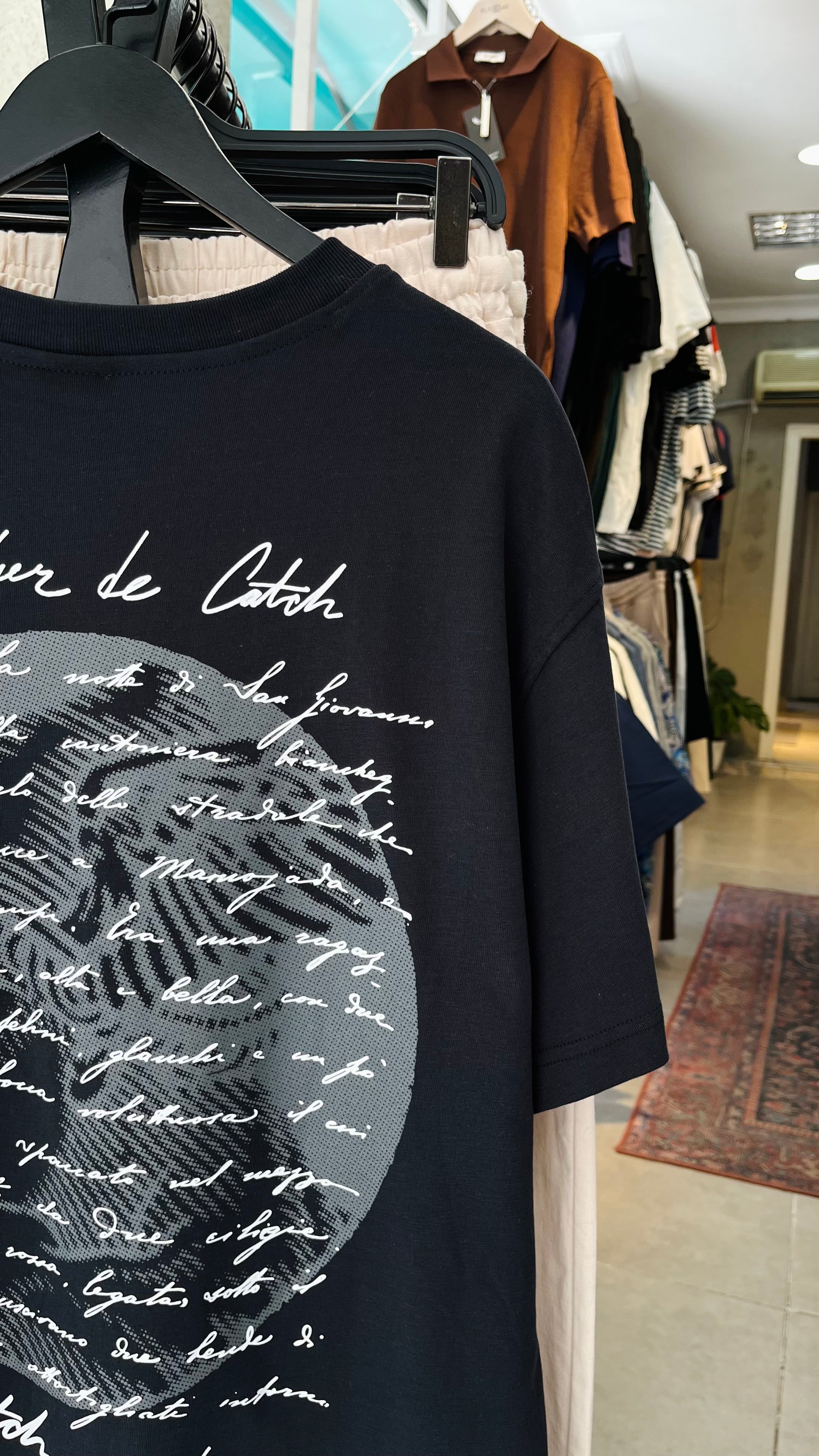 Oversize Siyah Sırt Baskılı Tshirt – Siyah 9300
