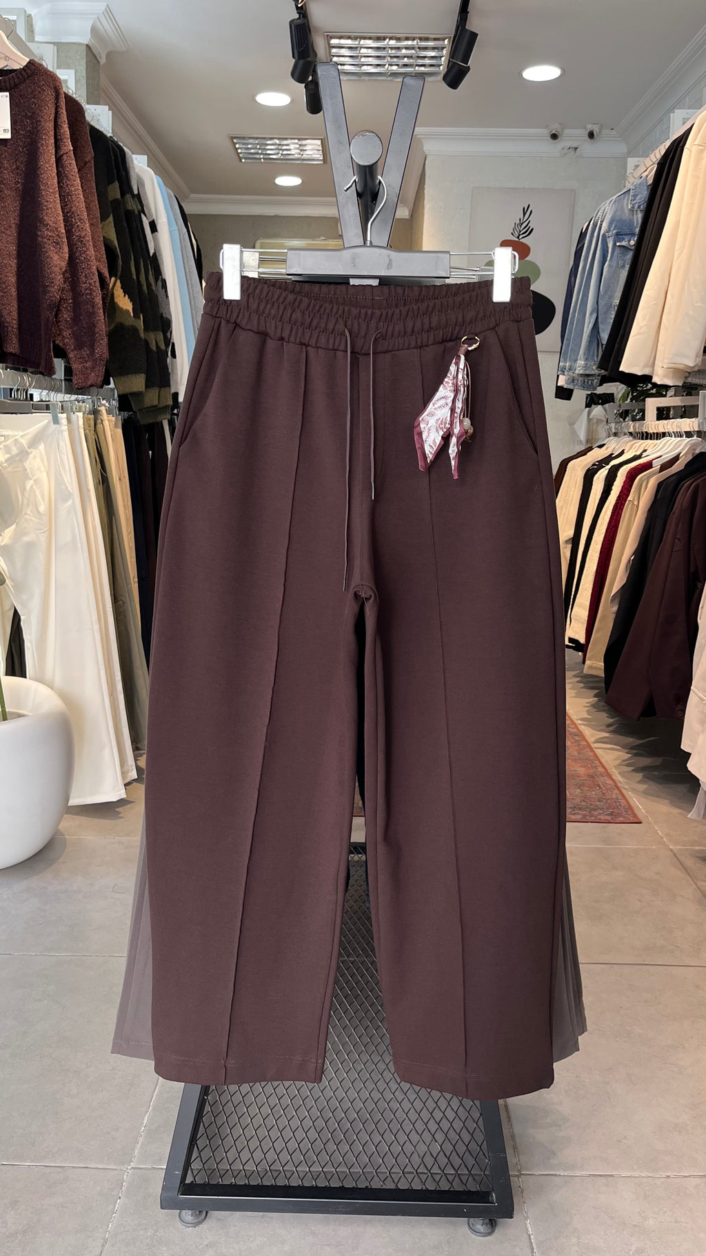 Baggy Çıma Ve Aksesuar Detaylı Kahverengi Eşofman 6246