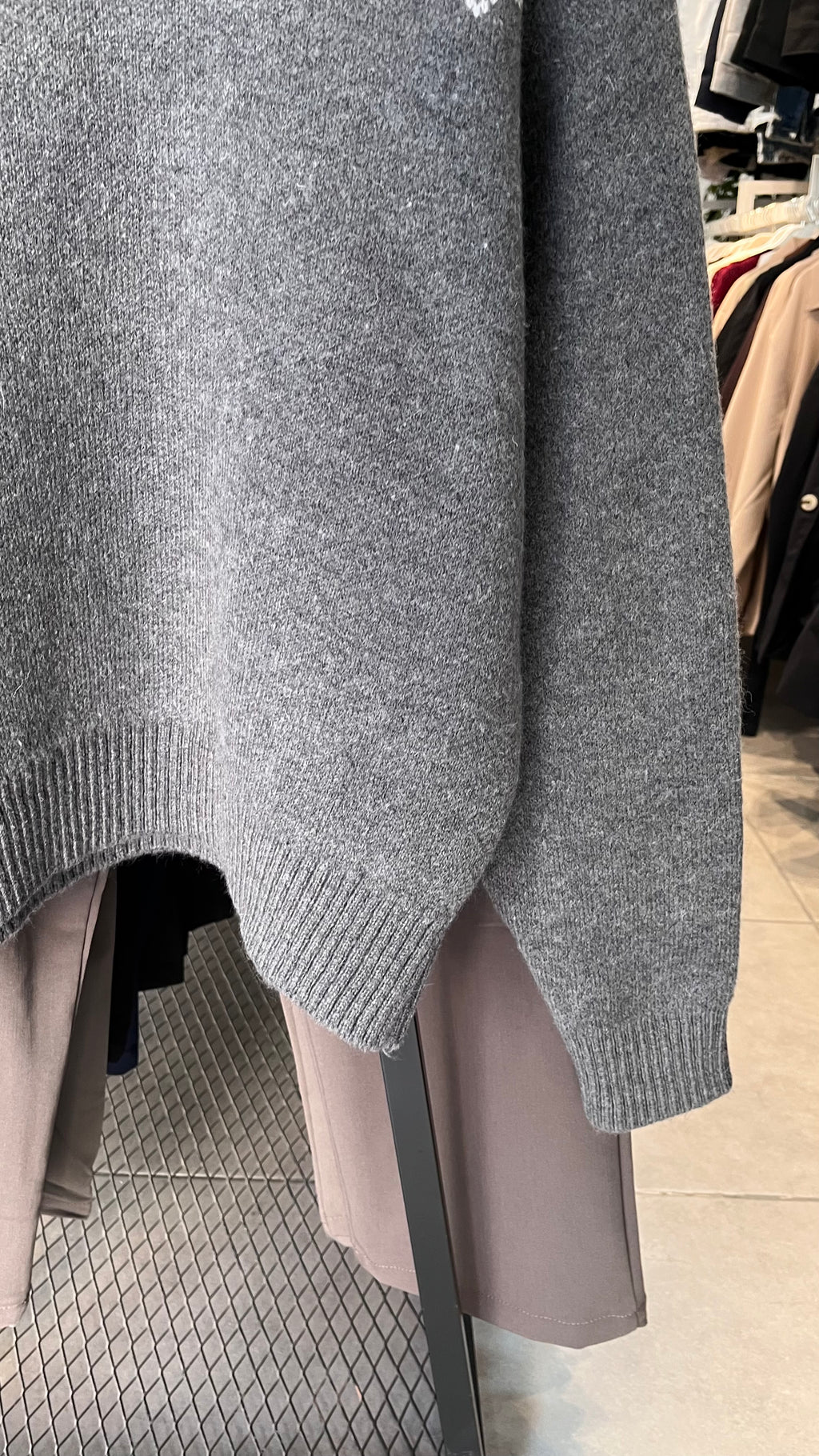 Oversize Art Life Ön ve Sırt Yazılı Antresit Triko Kazak 5142
