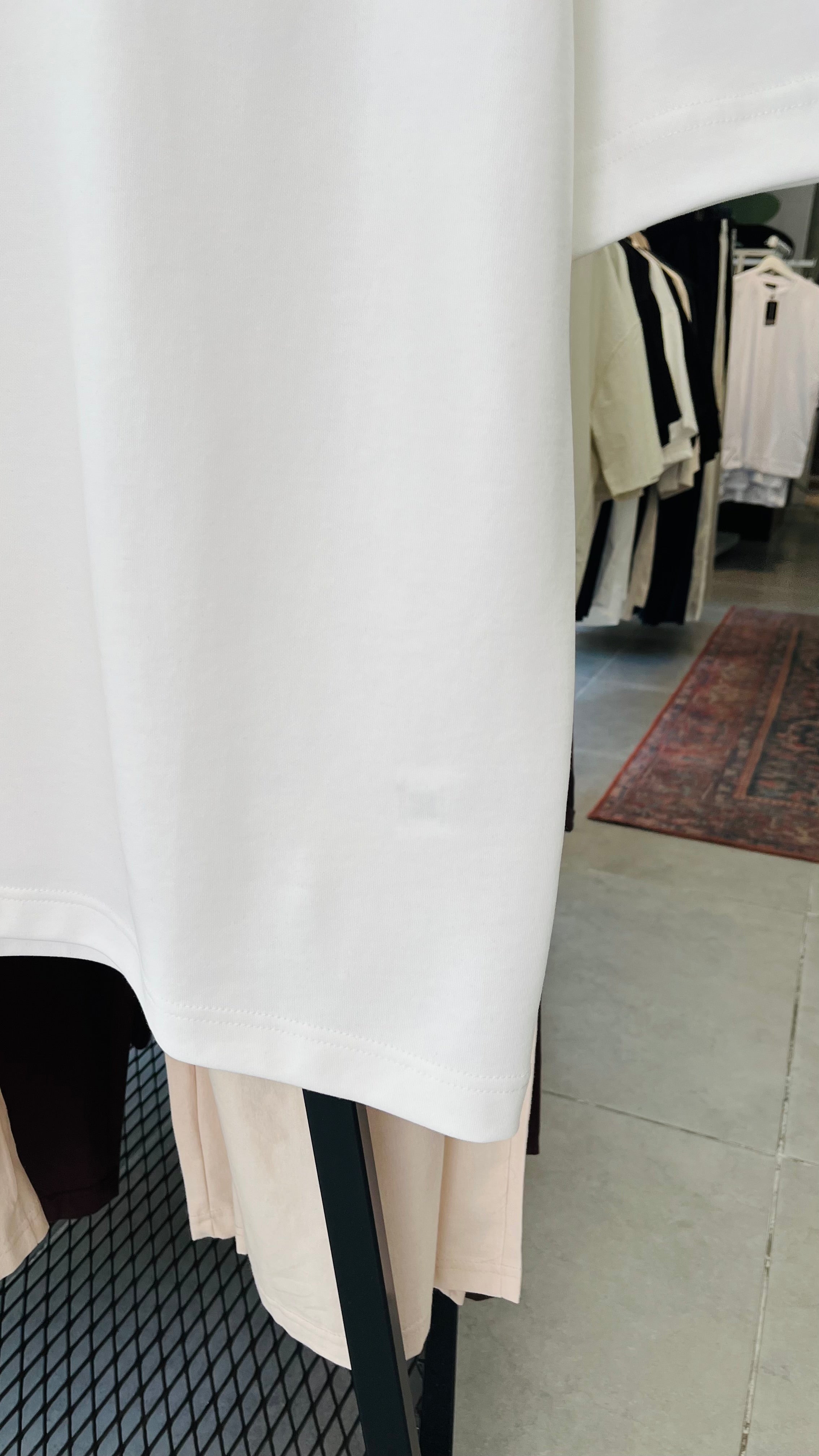 Oversize NOIR Kabartma Baskılı Tshirt – Beyaz 9278