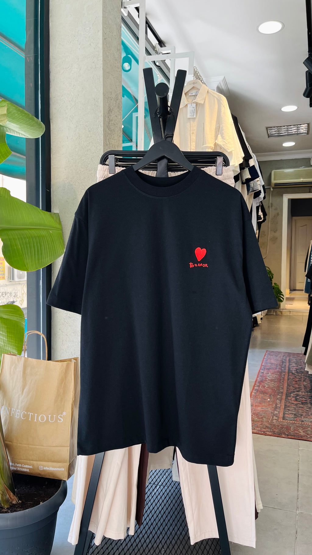 Oversize Siyah Amor Nakış Detaylı Tshirt – Siyah 9316