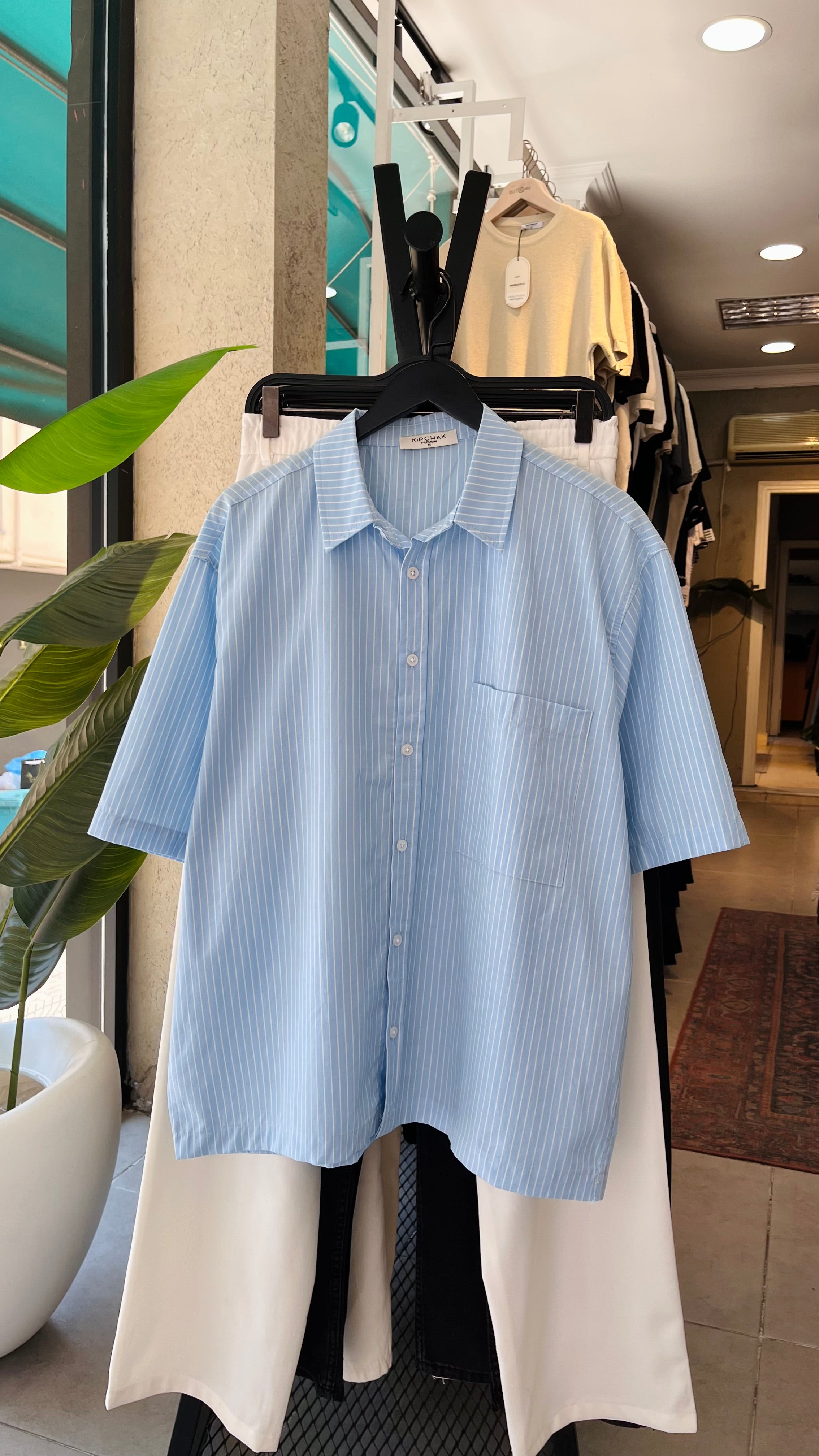 Oversize Beyaz Çizgili Bebe Mavisi Kısa Kollu Gömlek 5502
