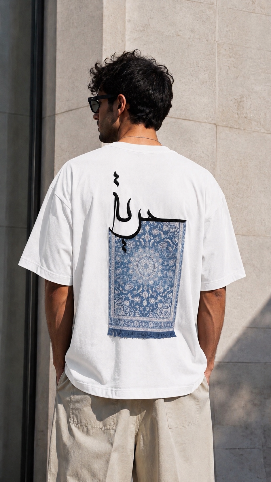 Oversize Beyaz Sırt Halı Patchli Tshirt 9423